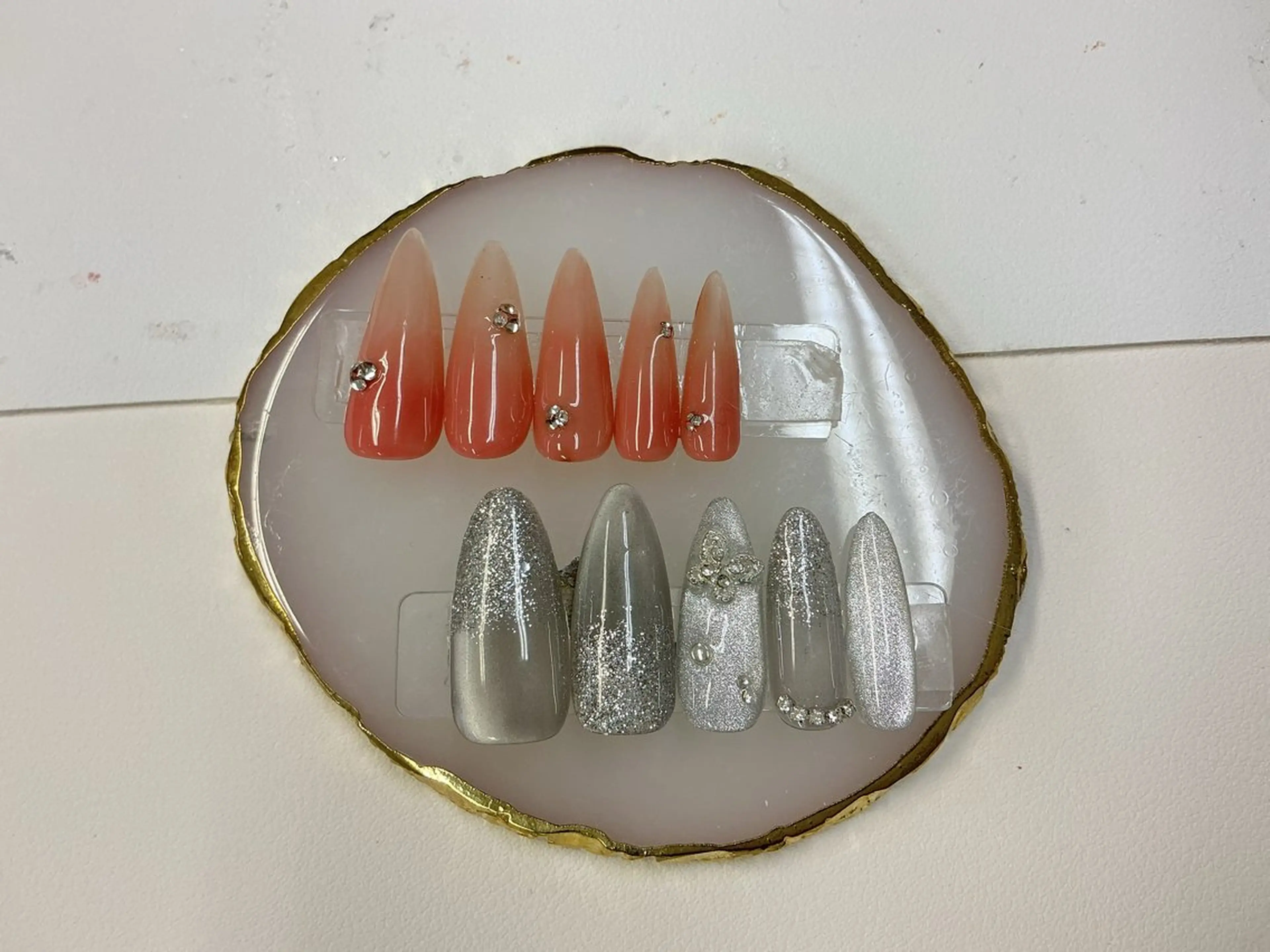 ネイル アートネイル ドット フレンチネイル ガラスフレンチ キラキラネイル ハンドネイル Queeens nailのネイルデザイン