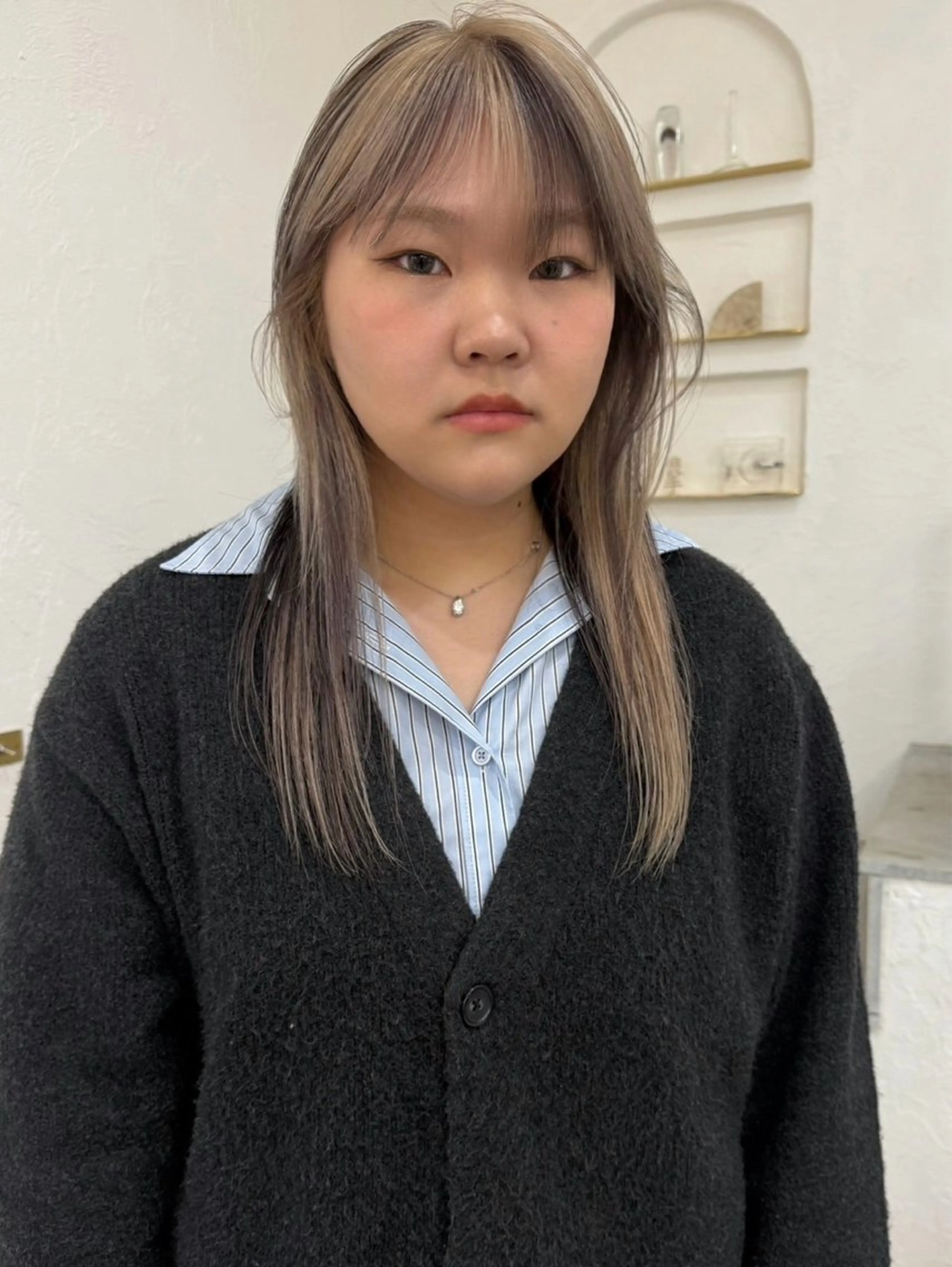 セミロング ヘアカラー イシイ モエカのヘアスタイル