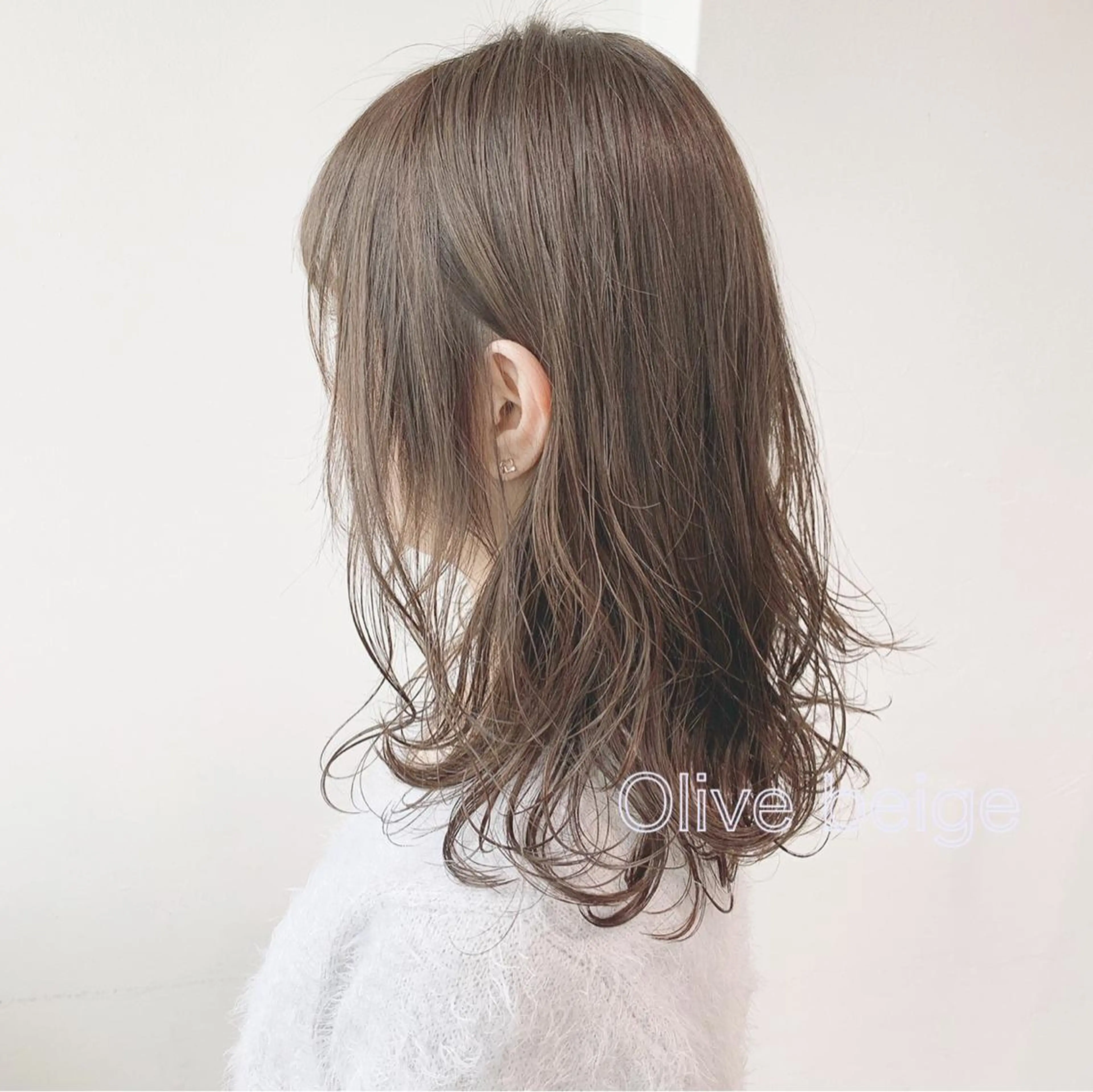 ミディアム カラー ヘアアレンジ マツエク・マツパ ベージュカラー ブリーチ 透明感カラー ミルクティーベージュ ブリーチなしカラー 𓏸レイヤー髪質改善 透けカラーカノン🫧のヘアスタイル