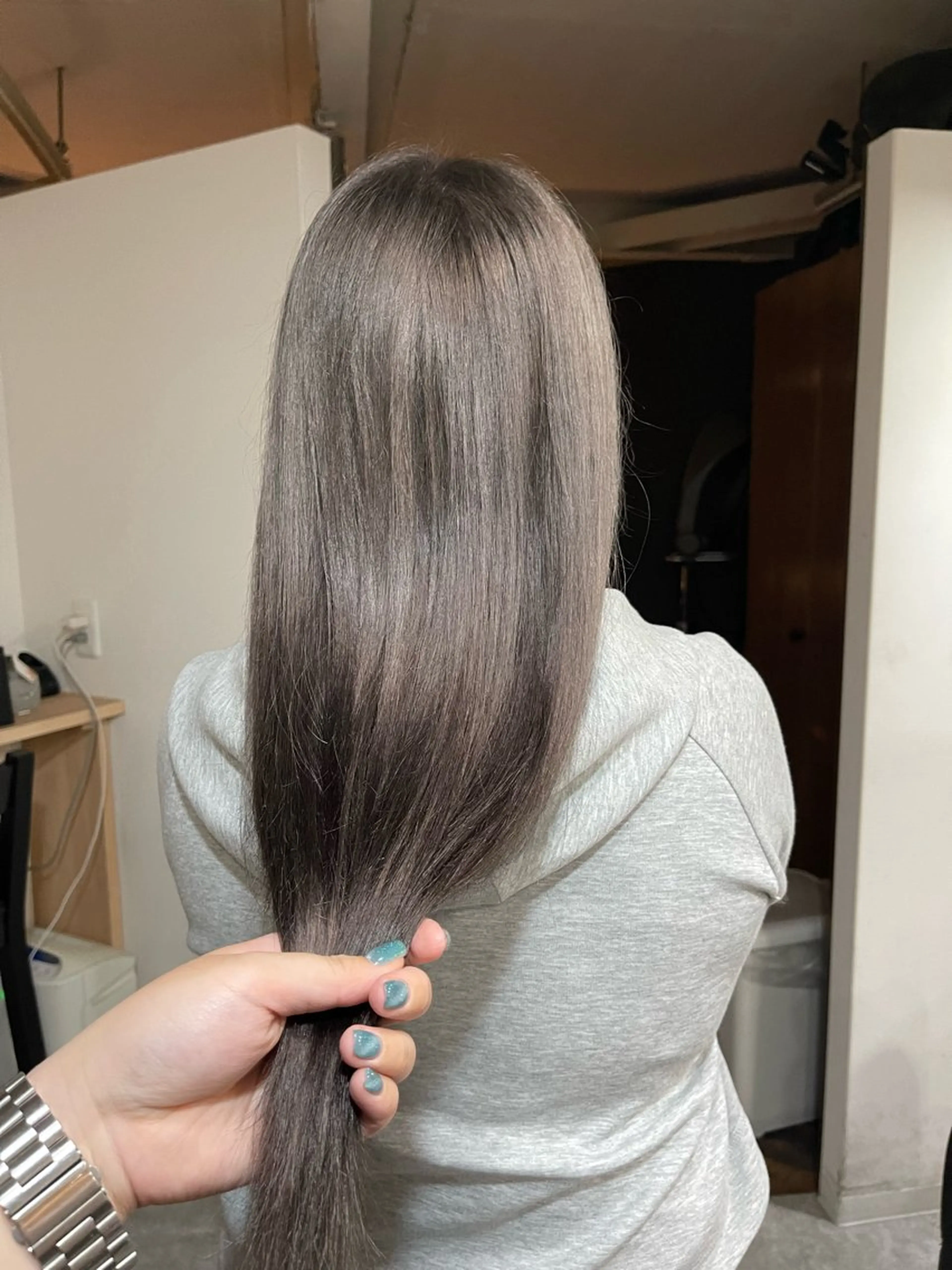 ロング ブリーチ縮毛矯正 LAFFYuiのヘアスタイル