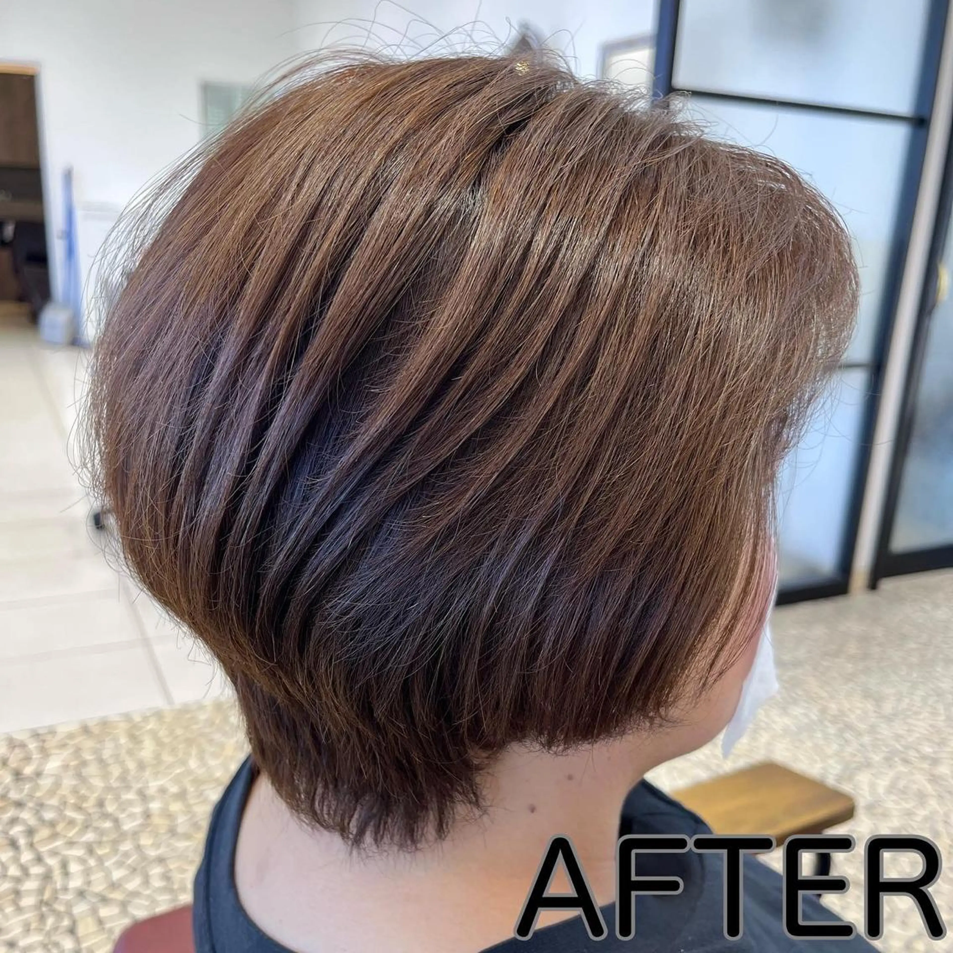 ショート カラー アッシュ デザインカラー ハイライトカラー シルバー 卒業式のヘアスタイル 長津 健一郎のヘアスタイル
