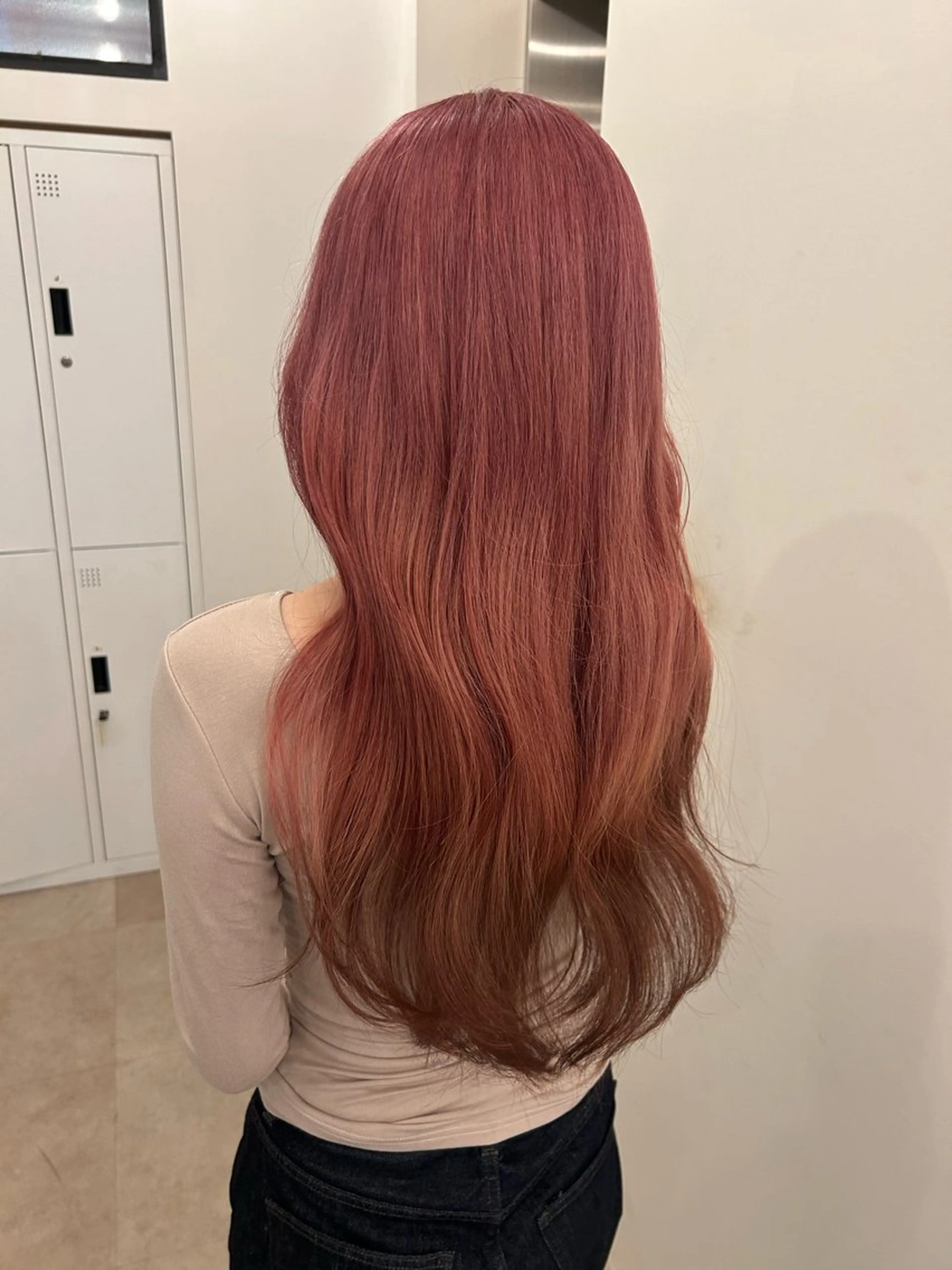 ロング カラー ブリーチ ケアブリーチ ピンクカラー カット ヘアカラー 艶感カラー／フェザー レイヤー／meguのヘアスタイル