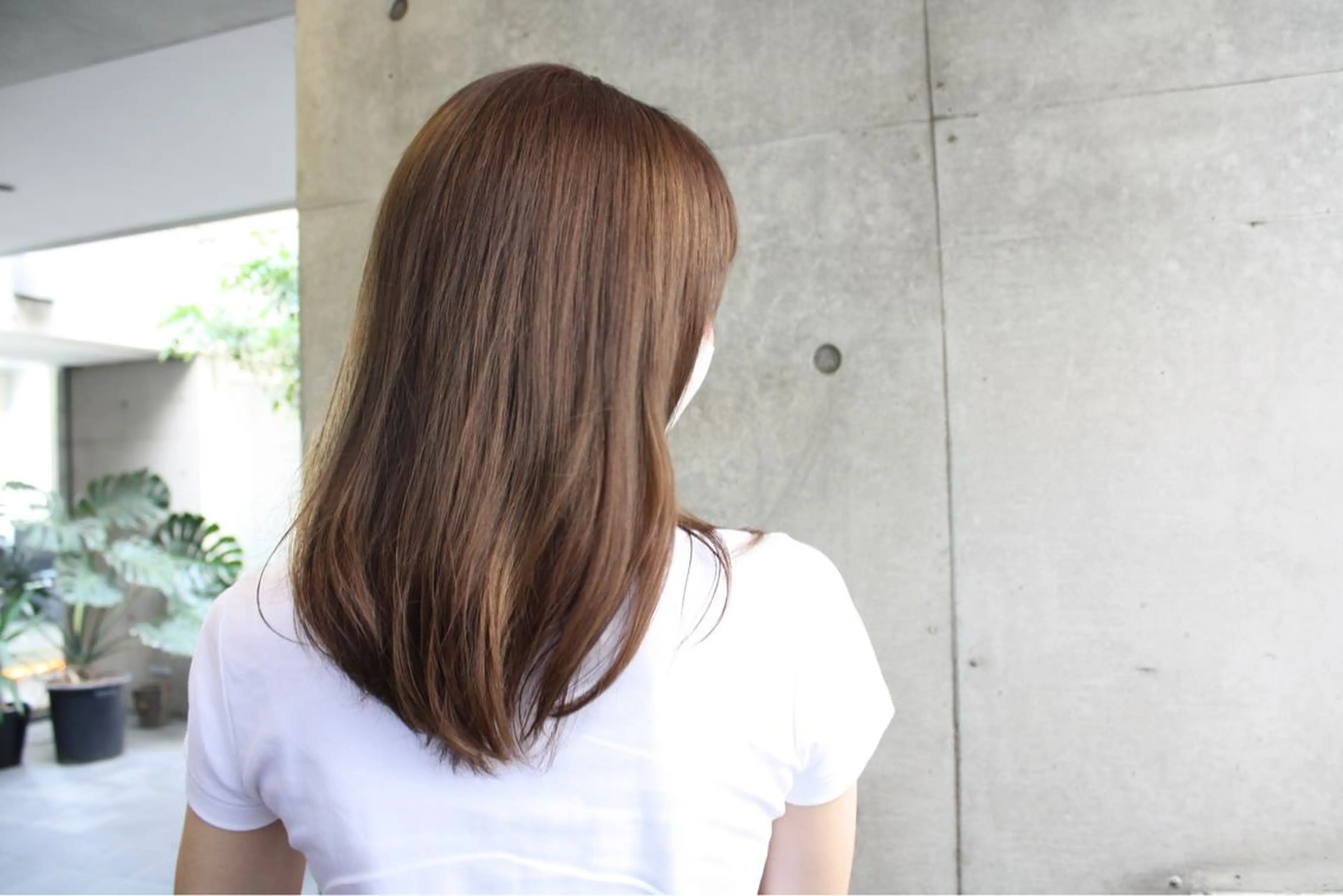 セミロング カラー ベージュカラー ミルクティーベージュ nagisa /縮毛矯正のヘアスタイル