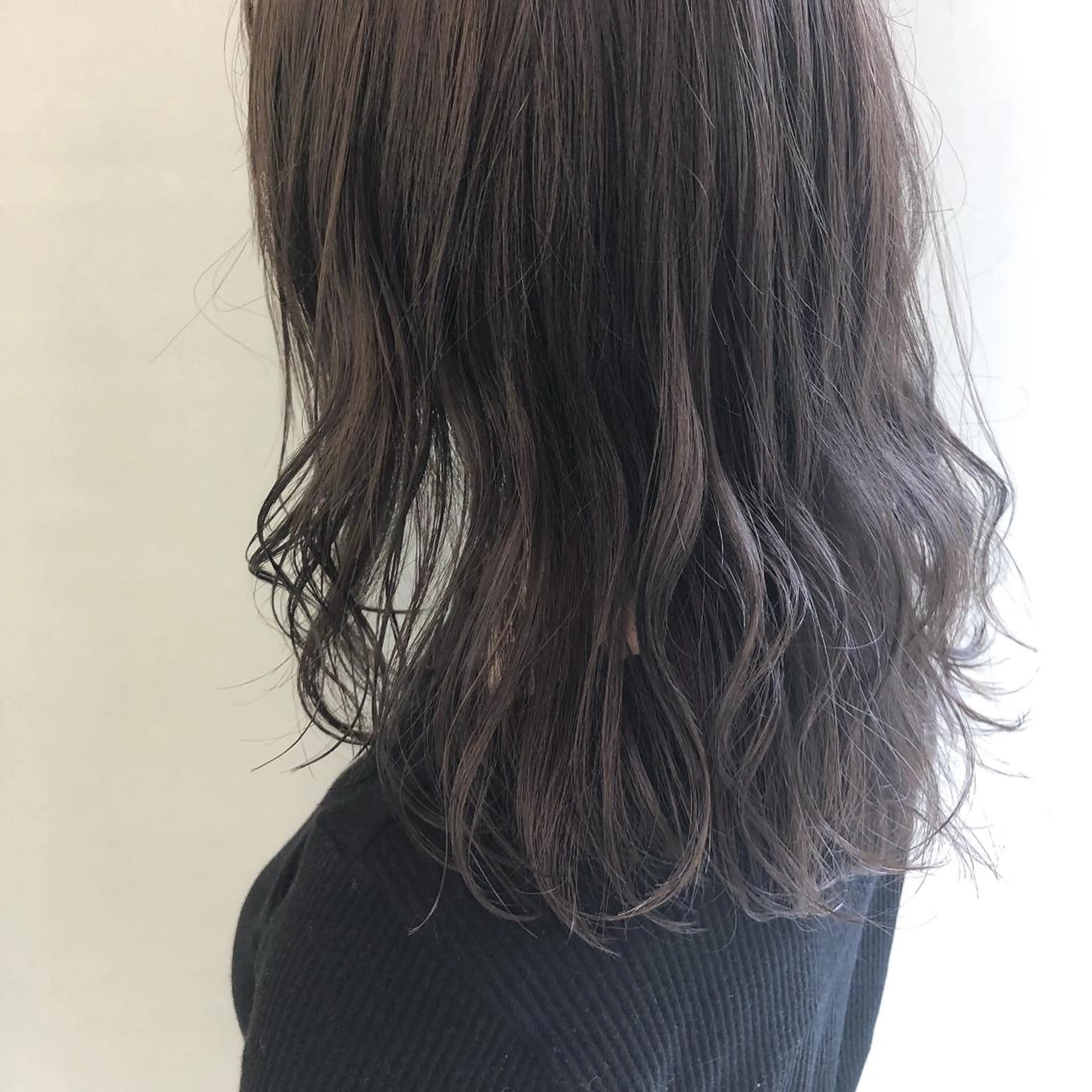 ミディアム カラー ブリーチ グレージュ カット ヘアカラー 齋藤 咲のヘアスタイル