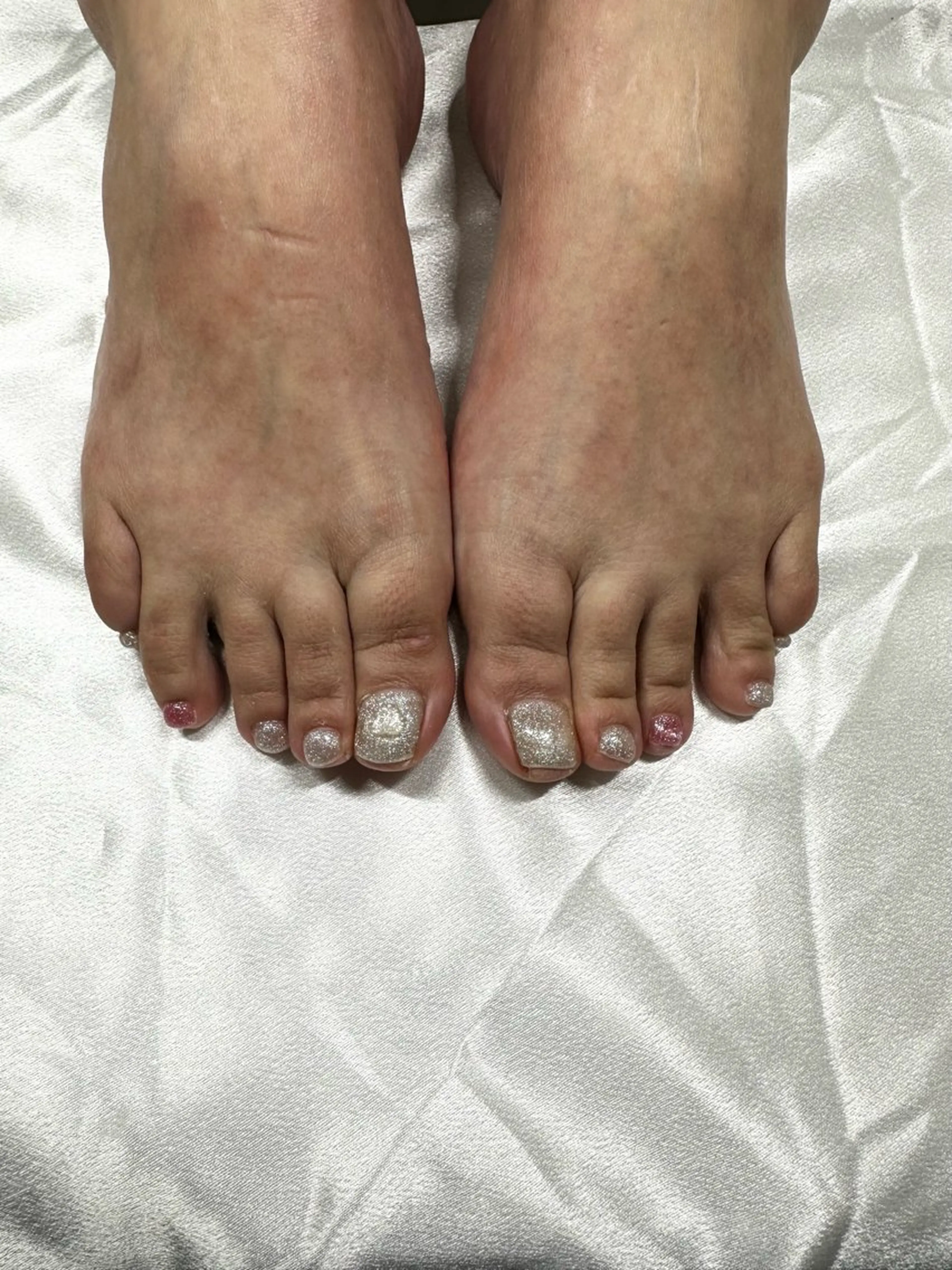 ネイル キラキラネイル フットネイル Sawa ︎︎𓂃⟡.·のネイルデザイン