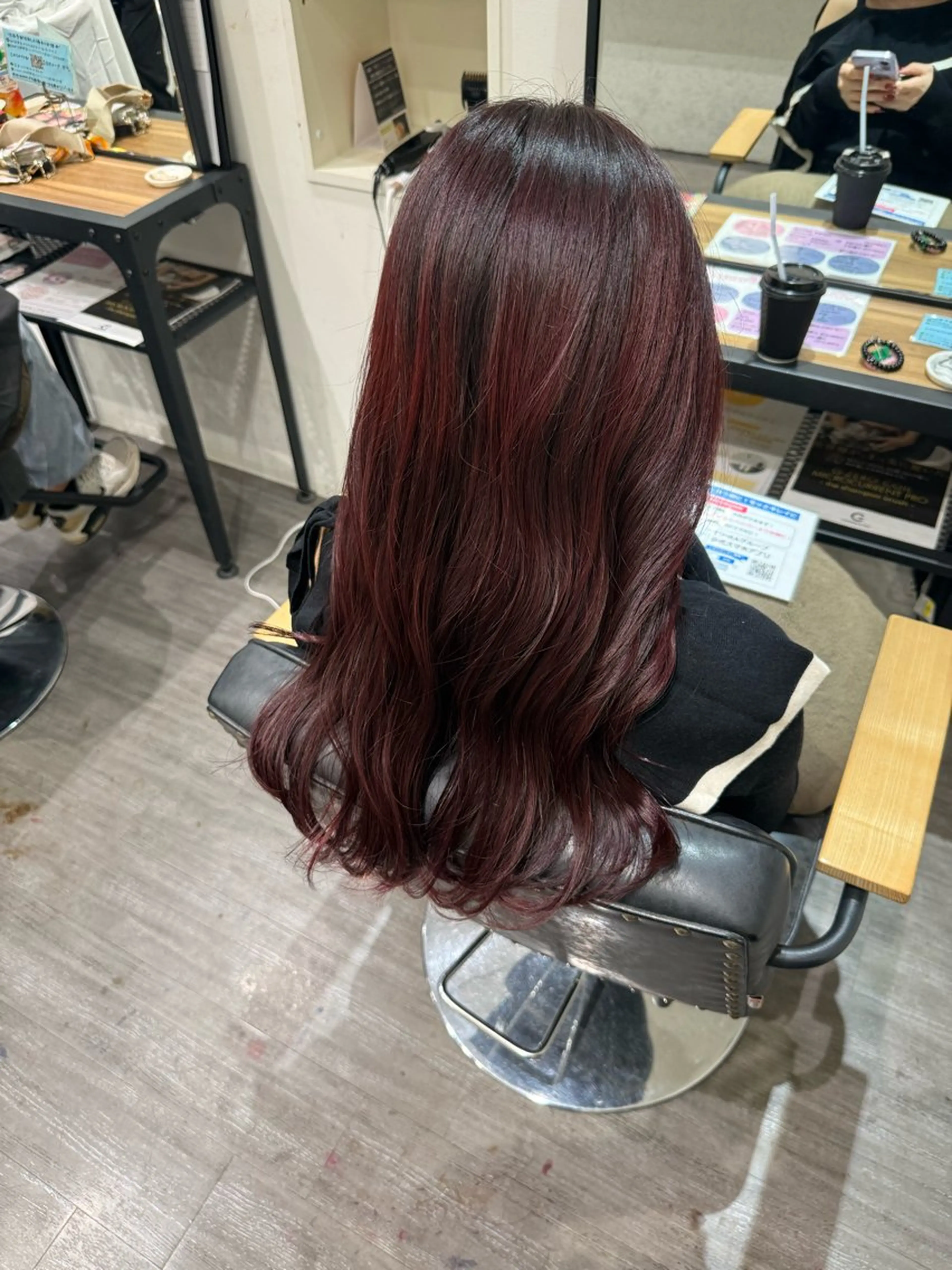 セミロング カラー カシス レッドカラー カット ヘアカラー トリートメント 艶髪レイヤー上田 紗也🇰🇷💗のヘアスタイル