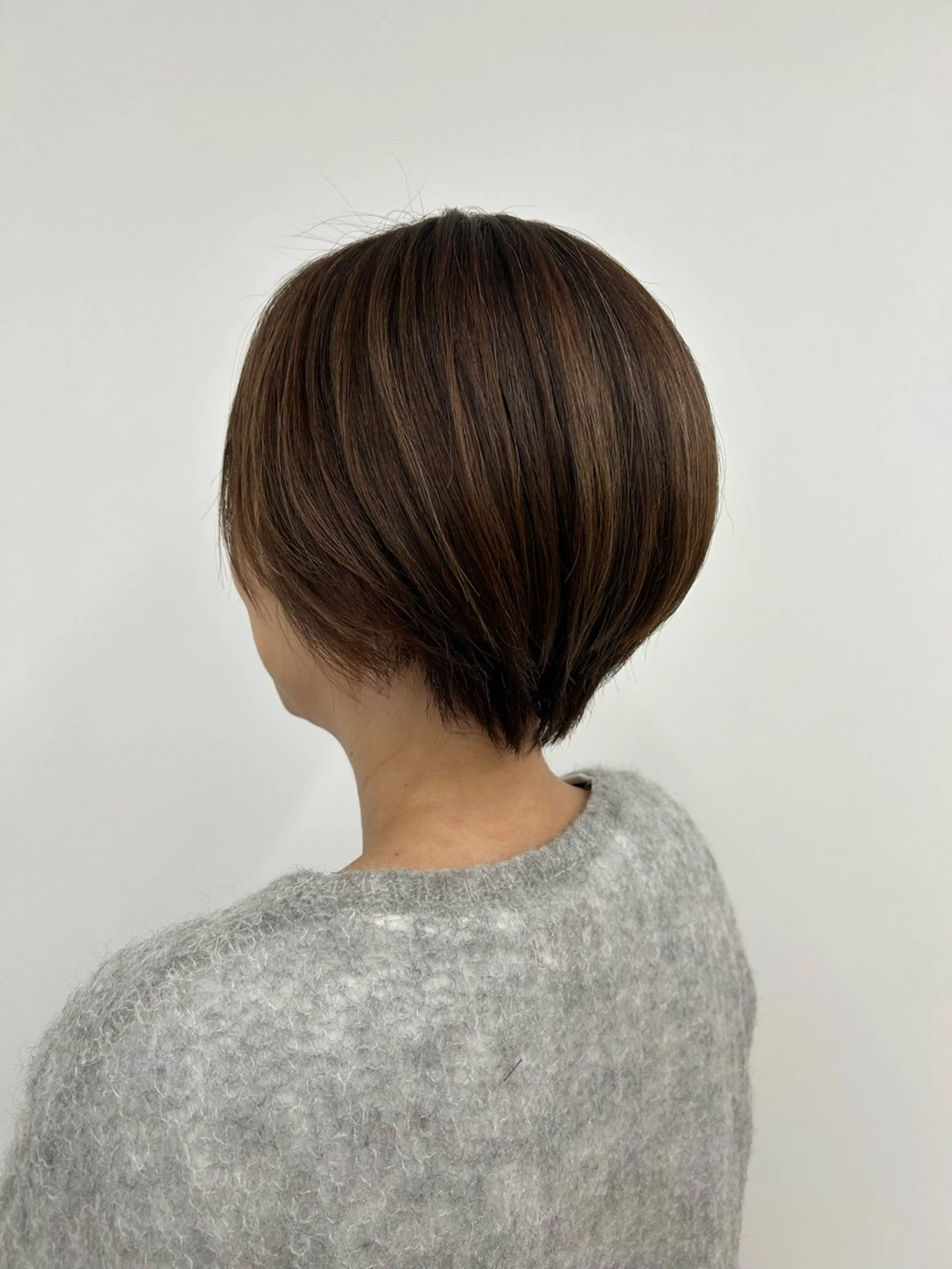 ショート ハイライト ヘアカラー 鍛治 美月稀のヘアスタイル