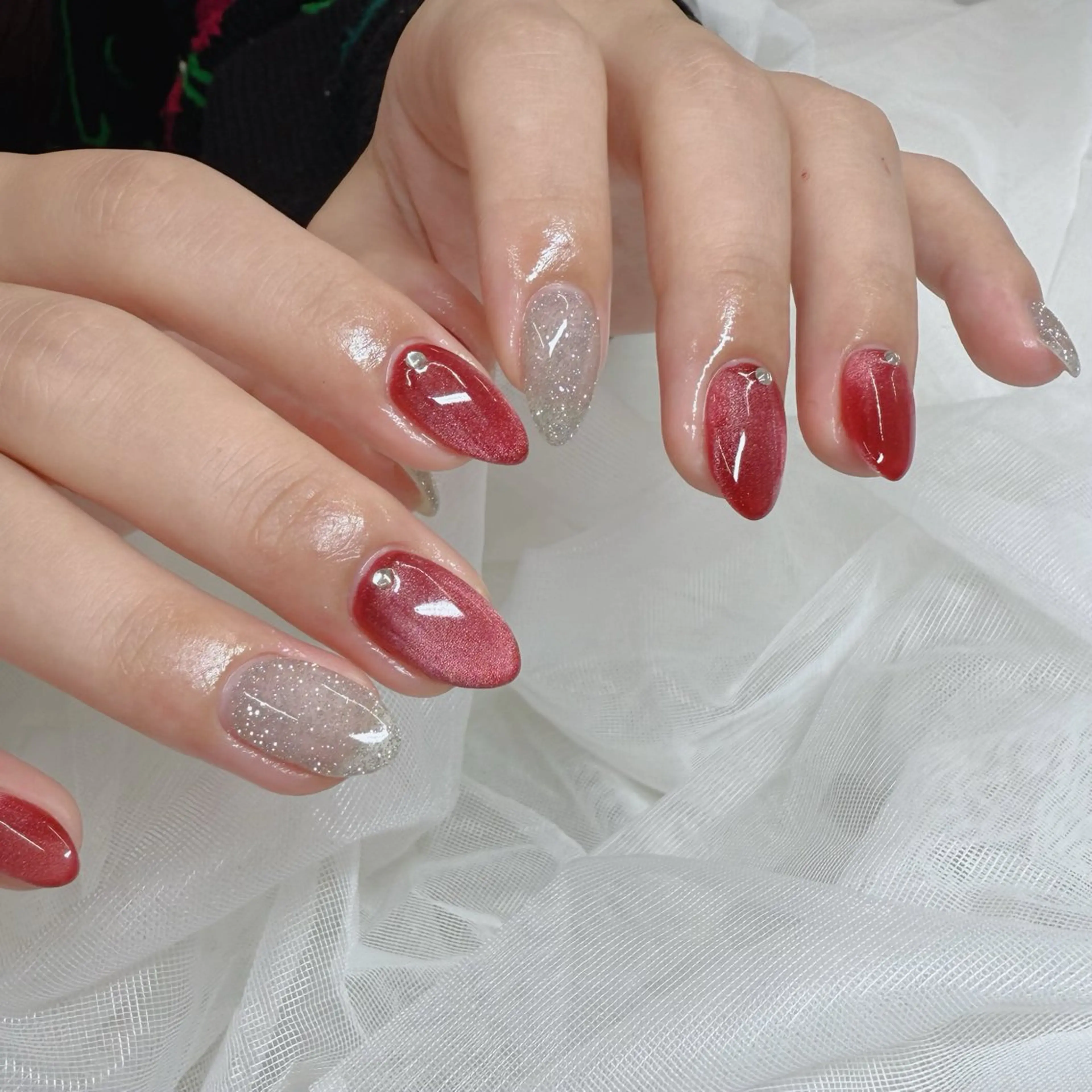ネイル フラッシュネイル キラキラネイル マグネットネイル ワンカラーネイル 赤色 Amie NAILのネイルデザイン