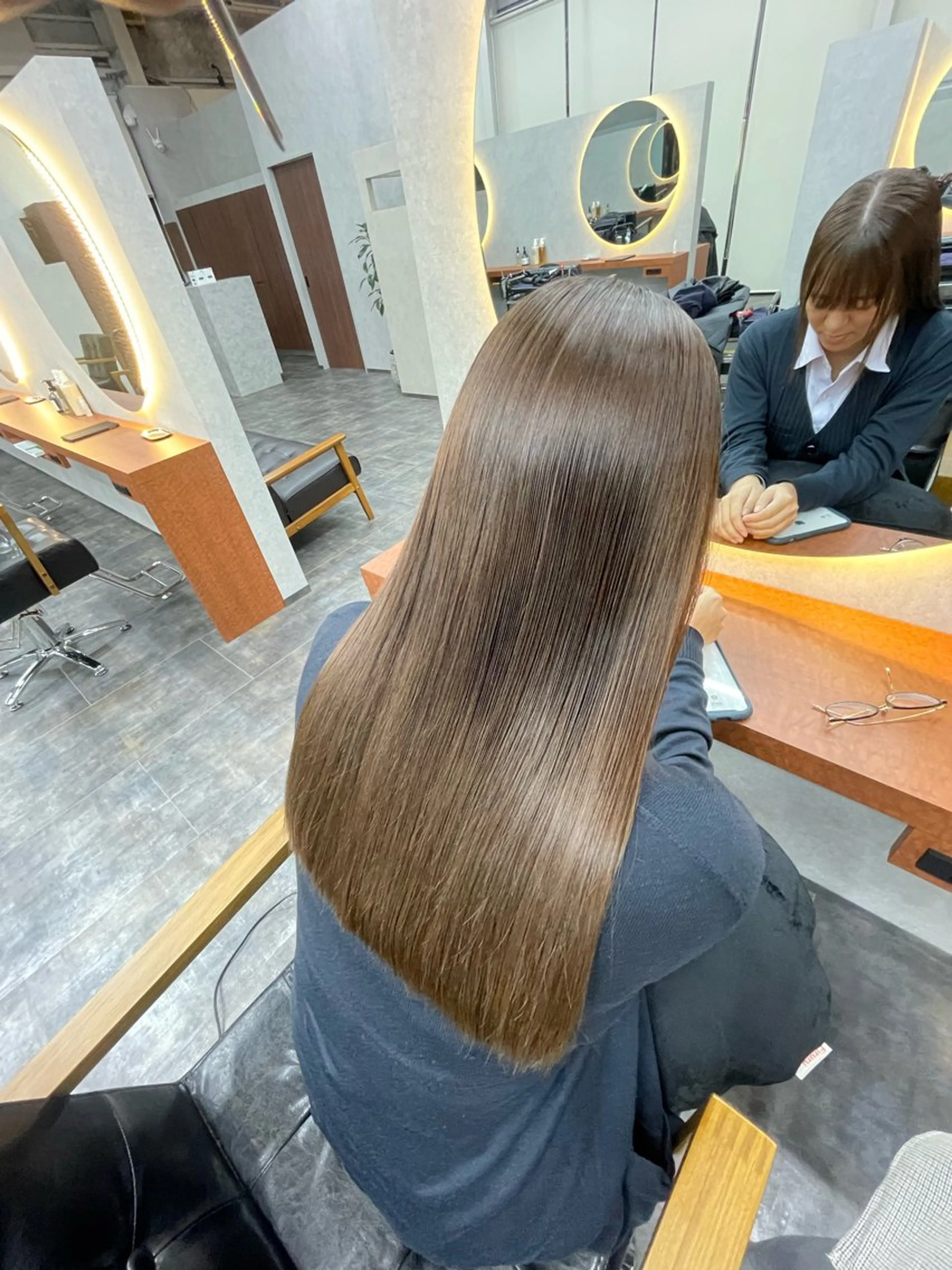 セミロング 佐藤 菜穂のヘアスタイル