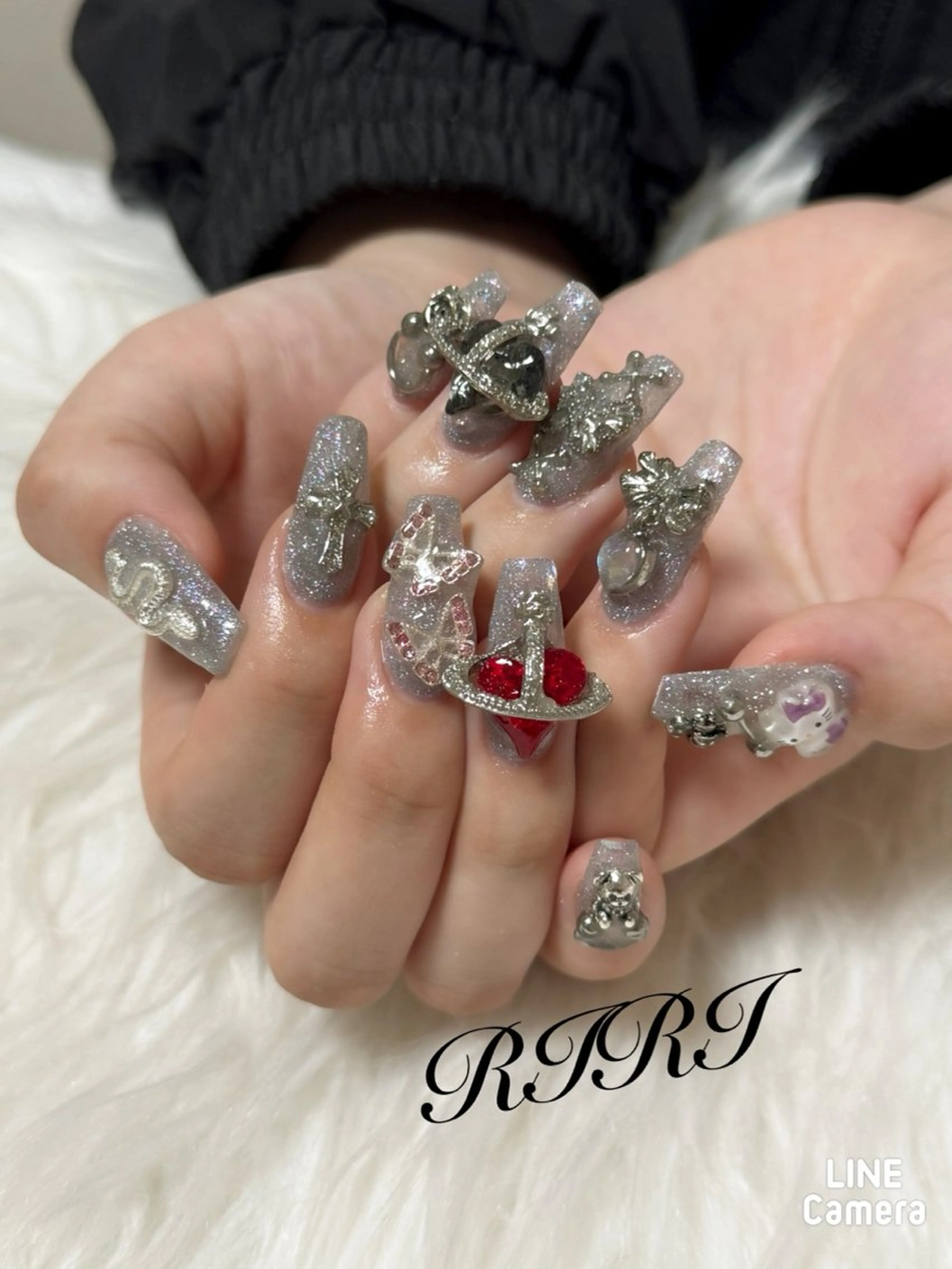 ネイル フラッシュネイル ジェルネイル ロングネイル スカルプネイル シルバー ハンドネイル riri オーナーのネイルデザイン
