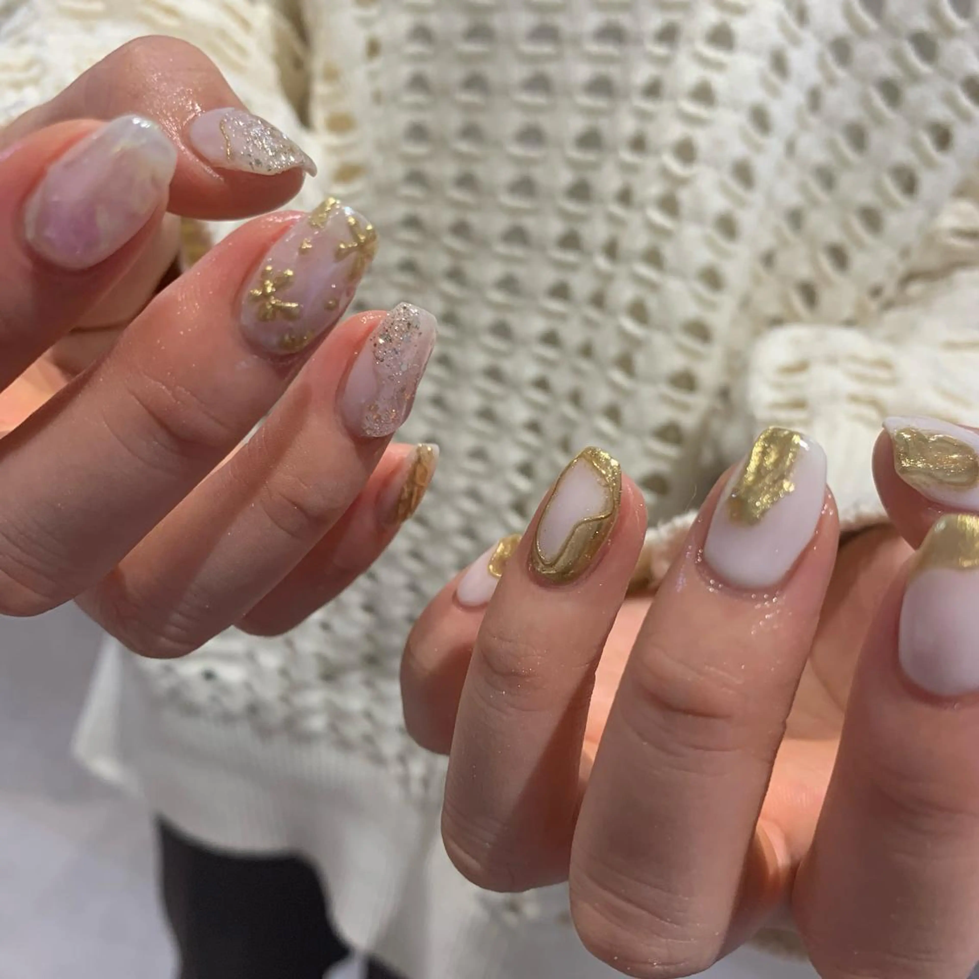 ネイル ホワイト マキノ ユイのネイルデザイン