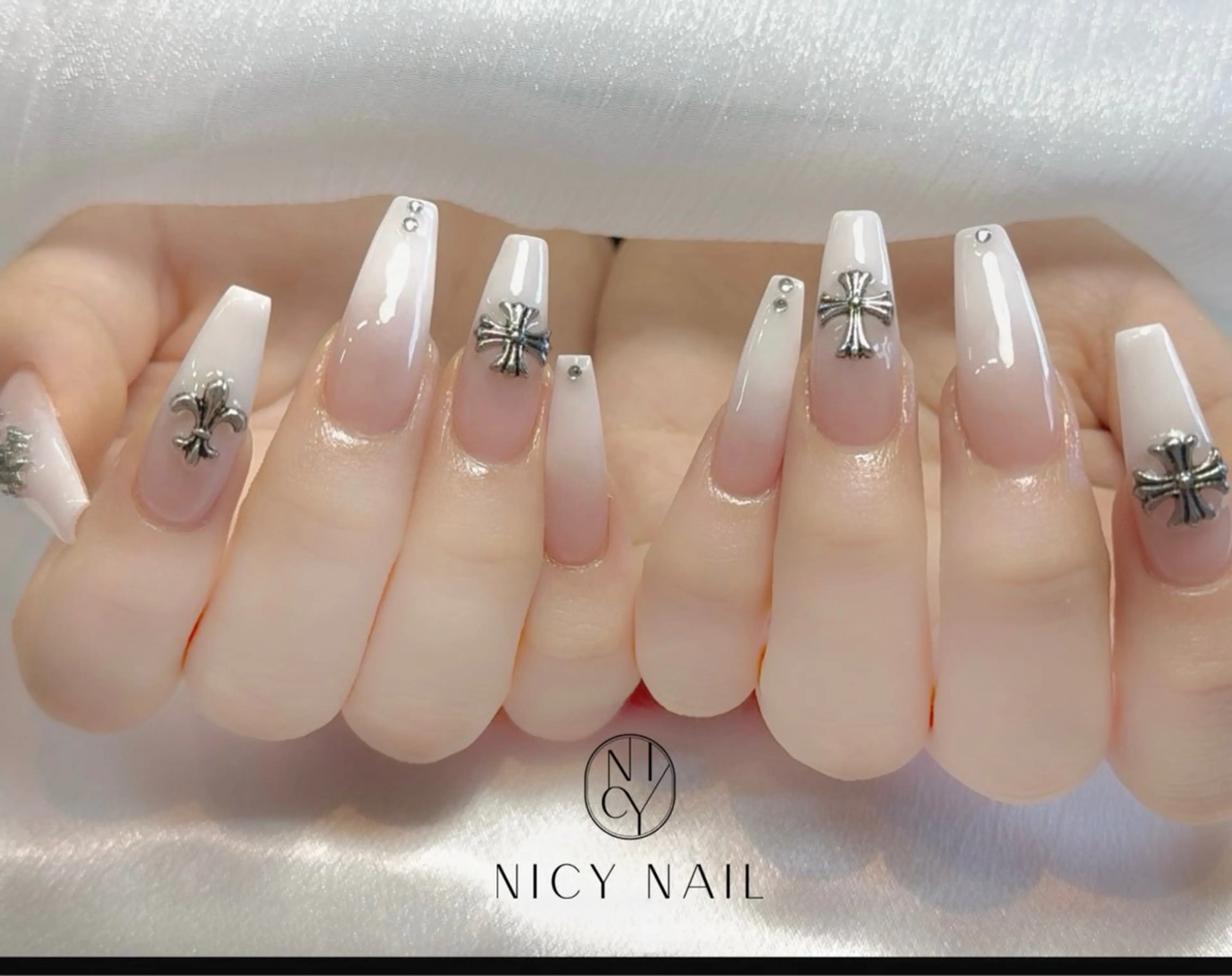 ネイル アートネイル オーロラネイル ブルー チークネイル フットネイル ハンドネイル NICY NAIL 池袋のネイルデザイン