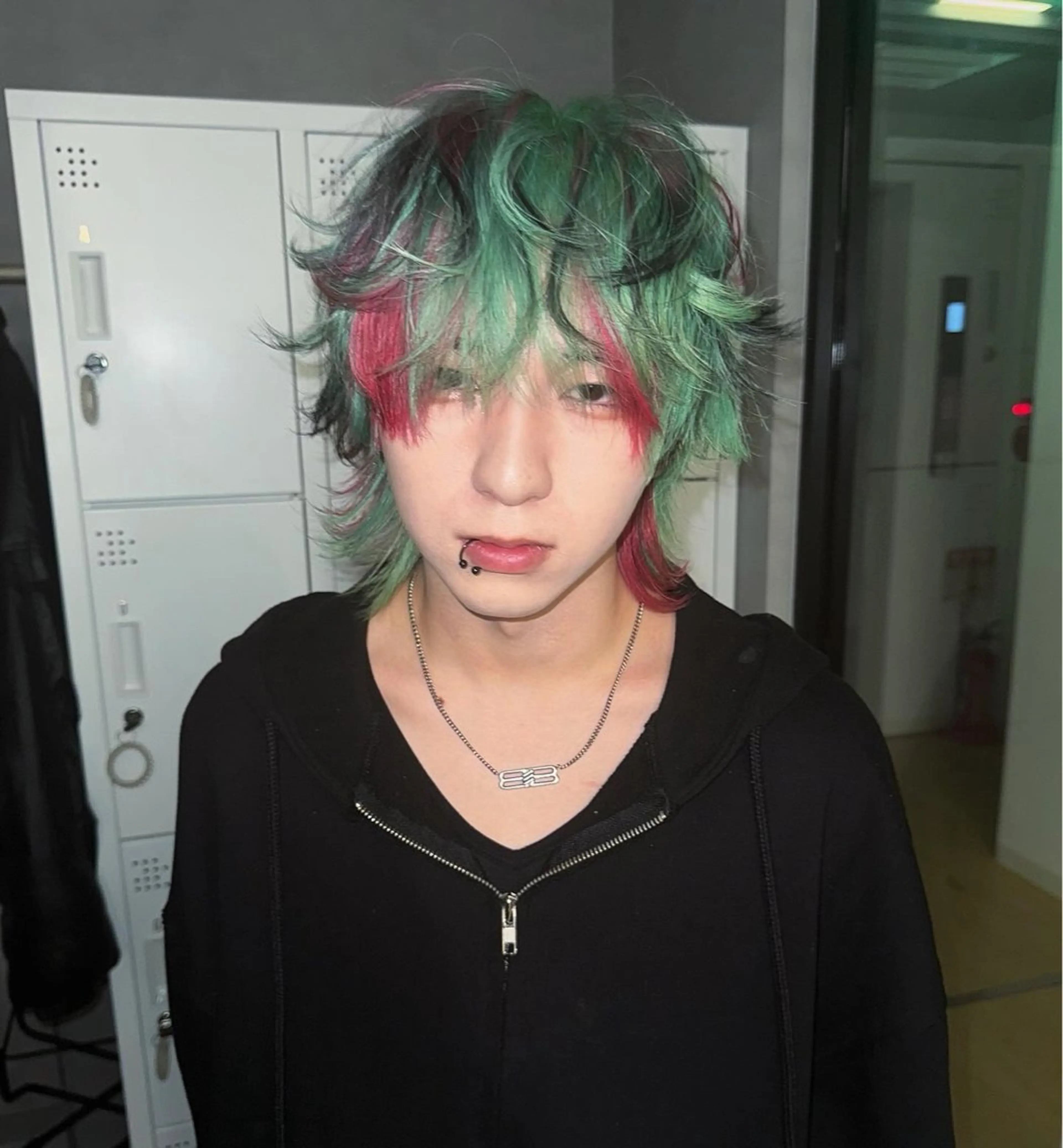 ミディアム メンズ ヘアカラー ホワイトカラー/梅田 デザインカラー/しんのヘアスタイル