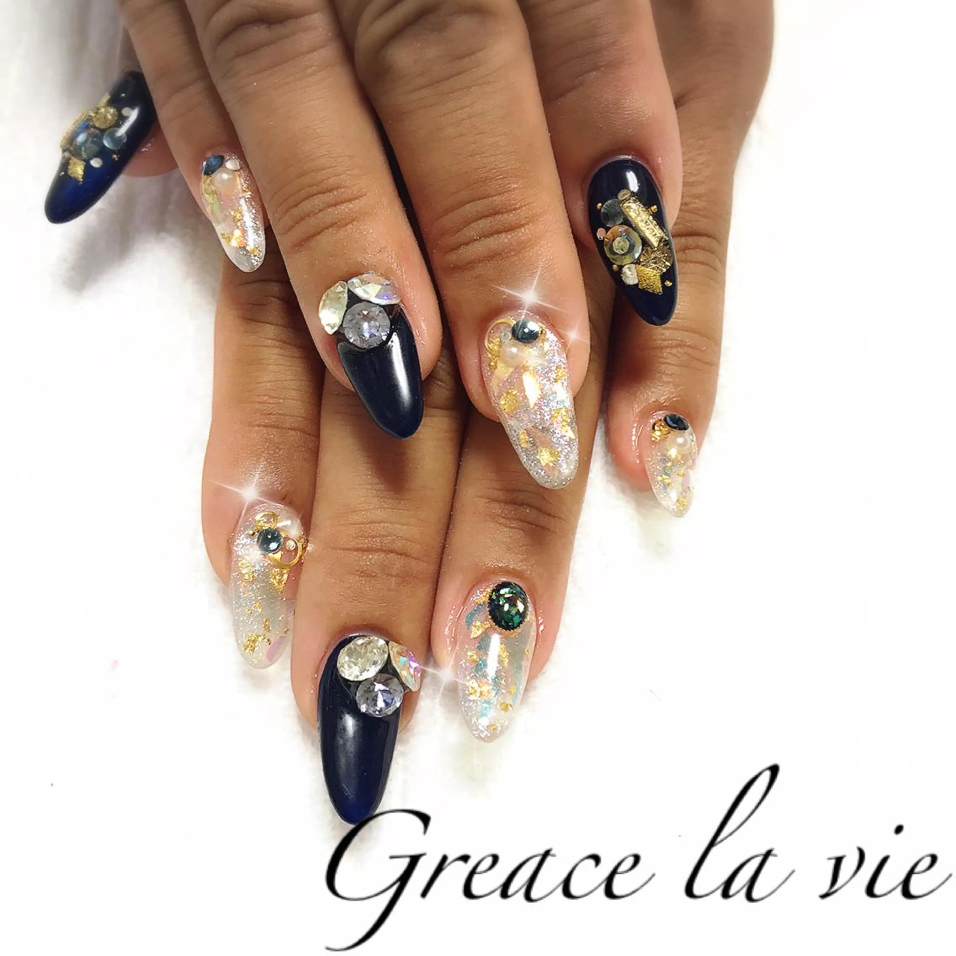 ロング カラー パーマ ヘアアレンジ キッズ ネイル マツエク・マツパ ネイビーカラー ゴージャス ゴージャス ネイビー Greace  la vieのネイルデザイン