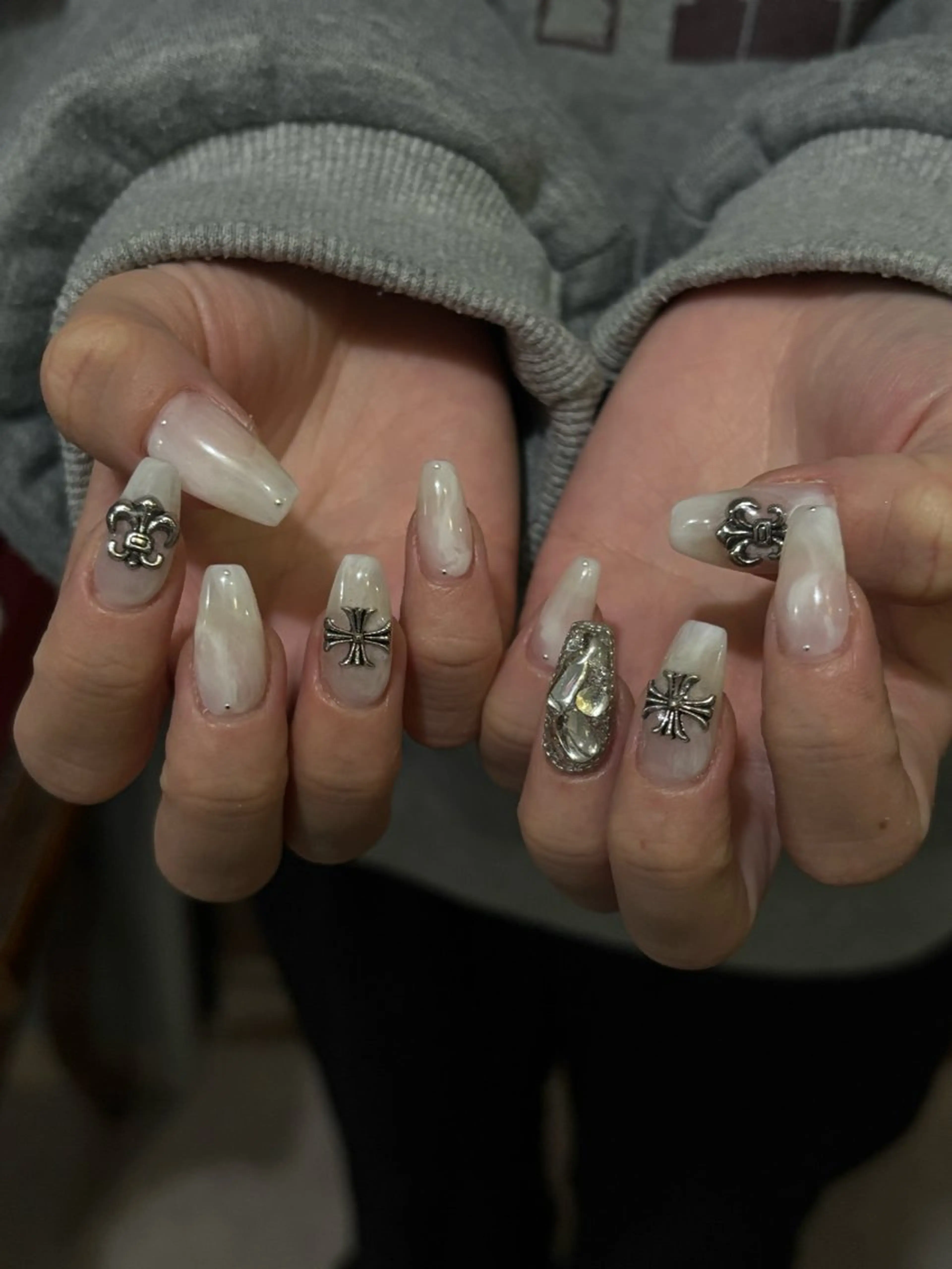 ネイル ハンドネイル 🪐富島彩夏 /海外nail🪐のネイルデザイン