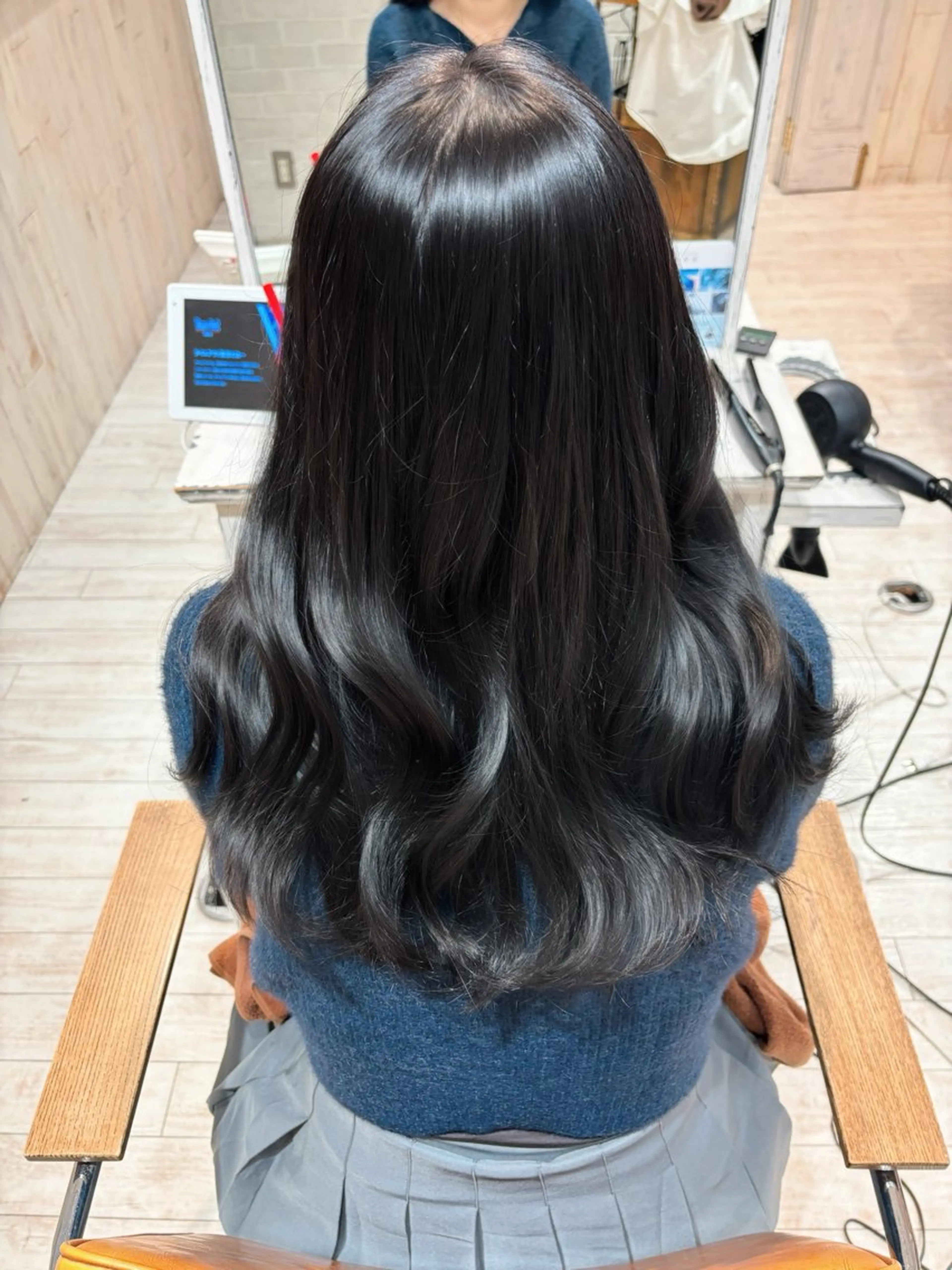 ロング レイヤーカット/ 透明感カラー🤍楓のヘアスタイル