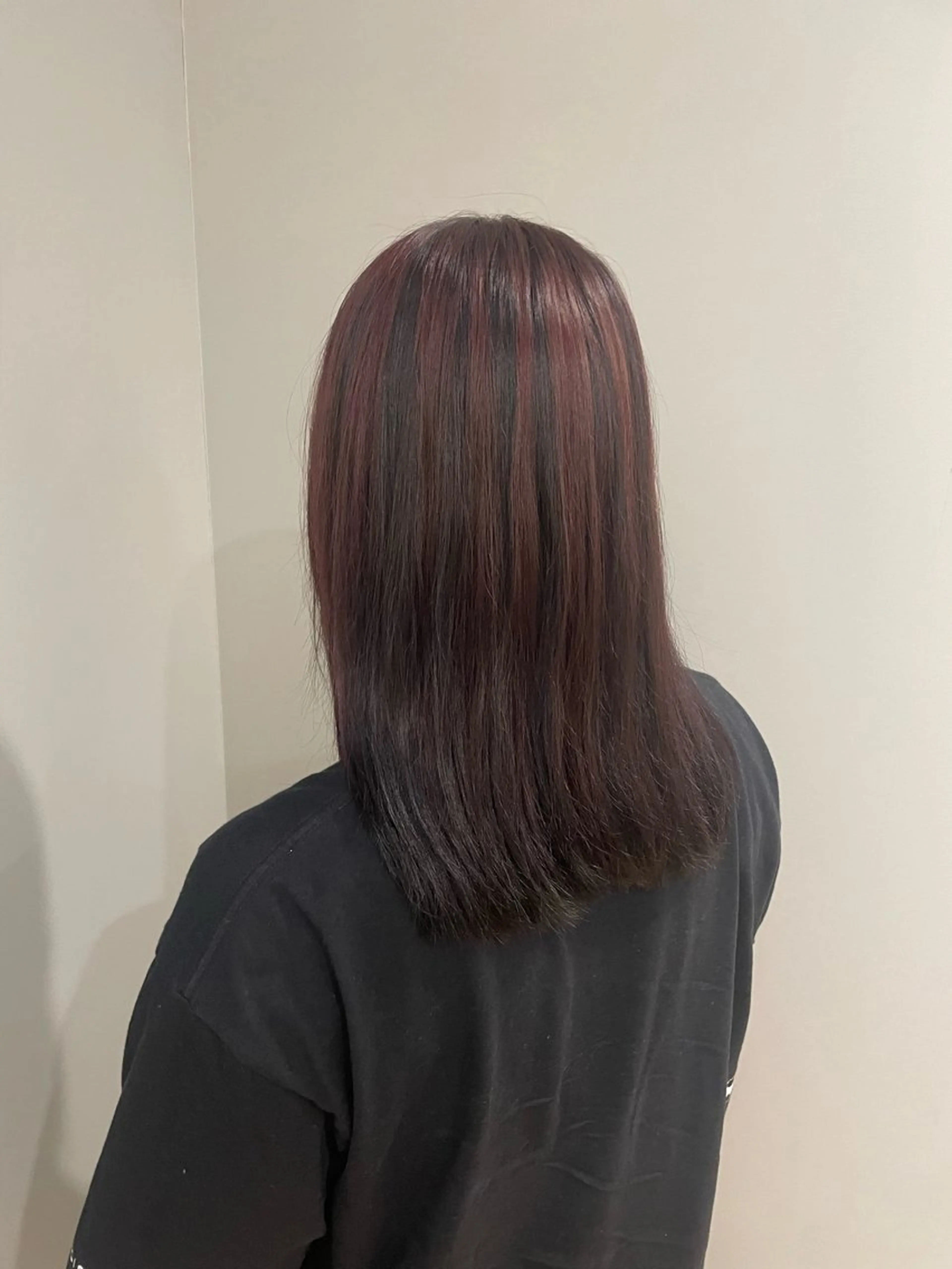 ミディアム カラー インナーカラー 渋谷 夏稀のヘアスタイル
