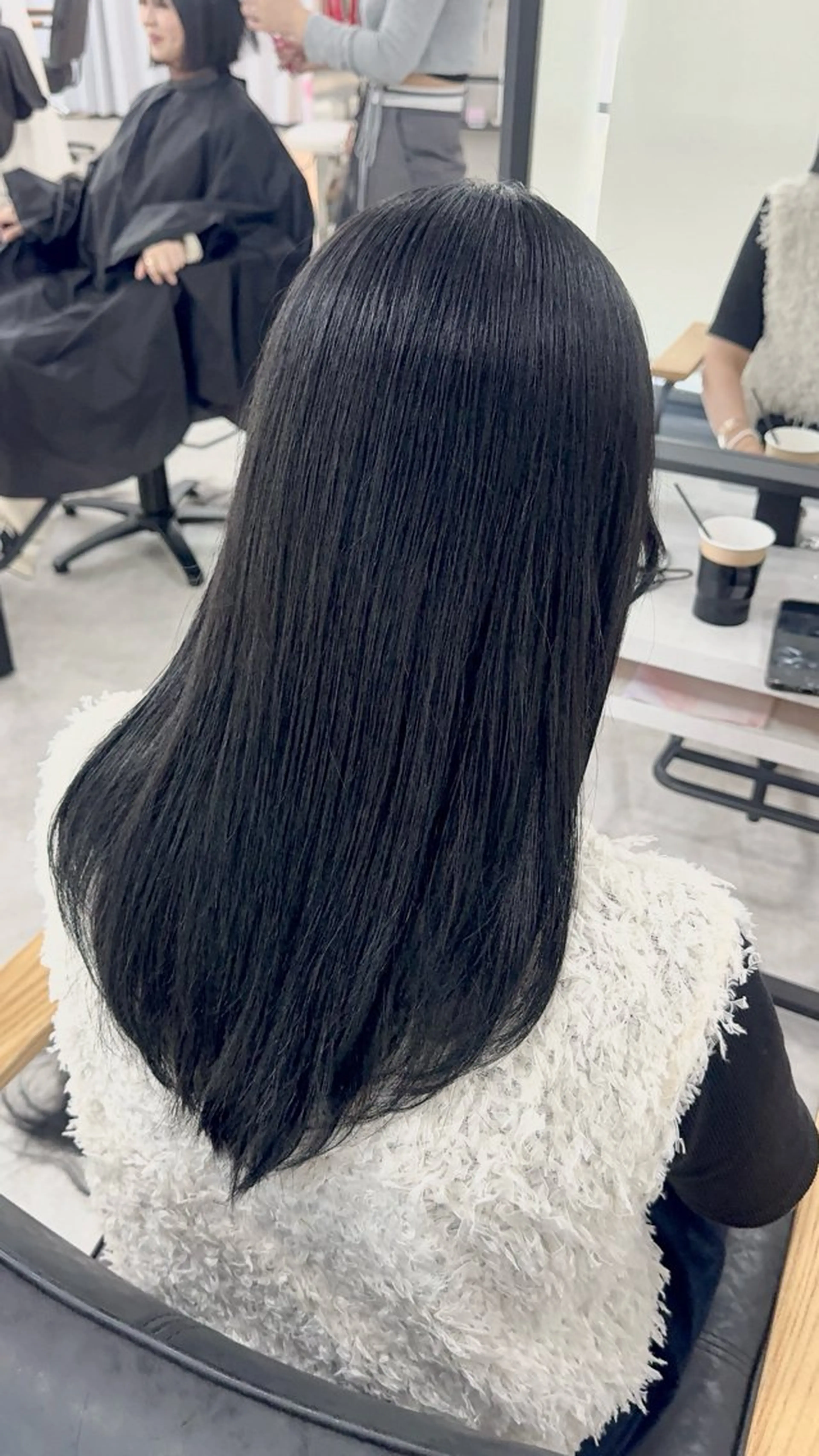 ロング カラー アッシュ アッシュブラウン ベージュカラー 黒髪 ブリーチ カット ヘアカラー トリートメント 赤み無し柔らかカラー 【梅田】madokaのヘアスタイル