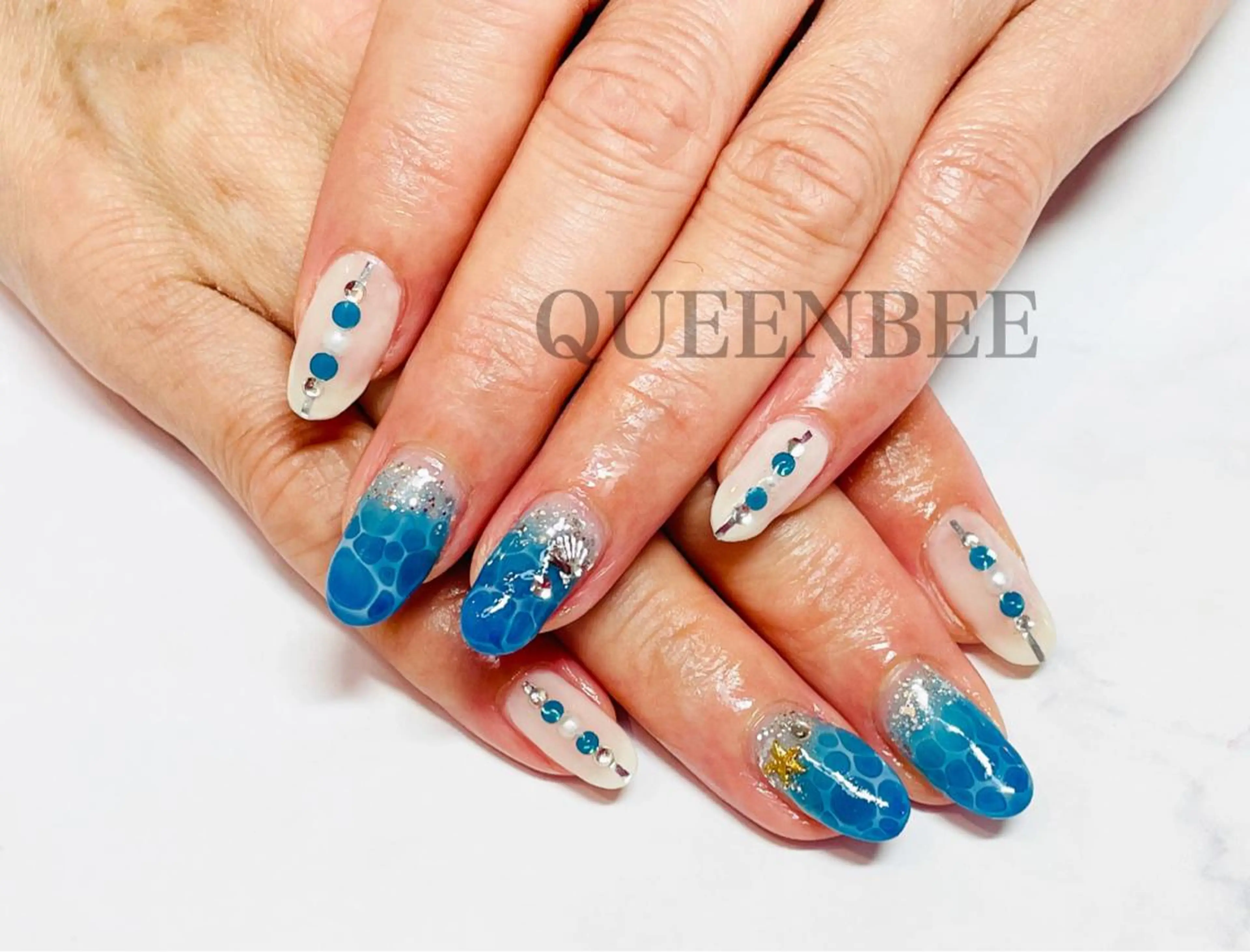 ネイル QUEEN BEE所属・QUEEN BEEのマツエク・マツパデザイン