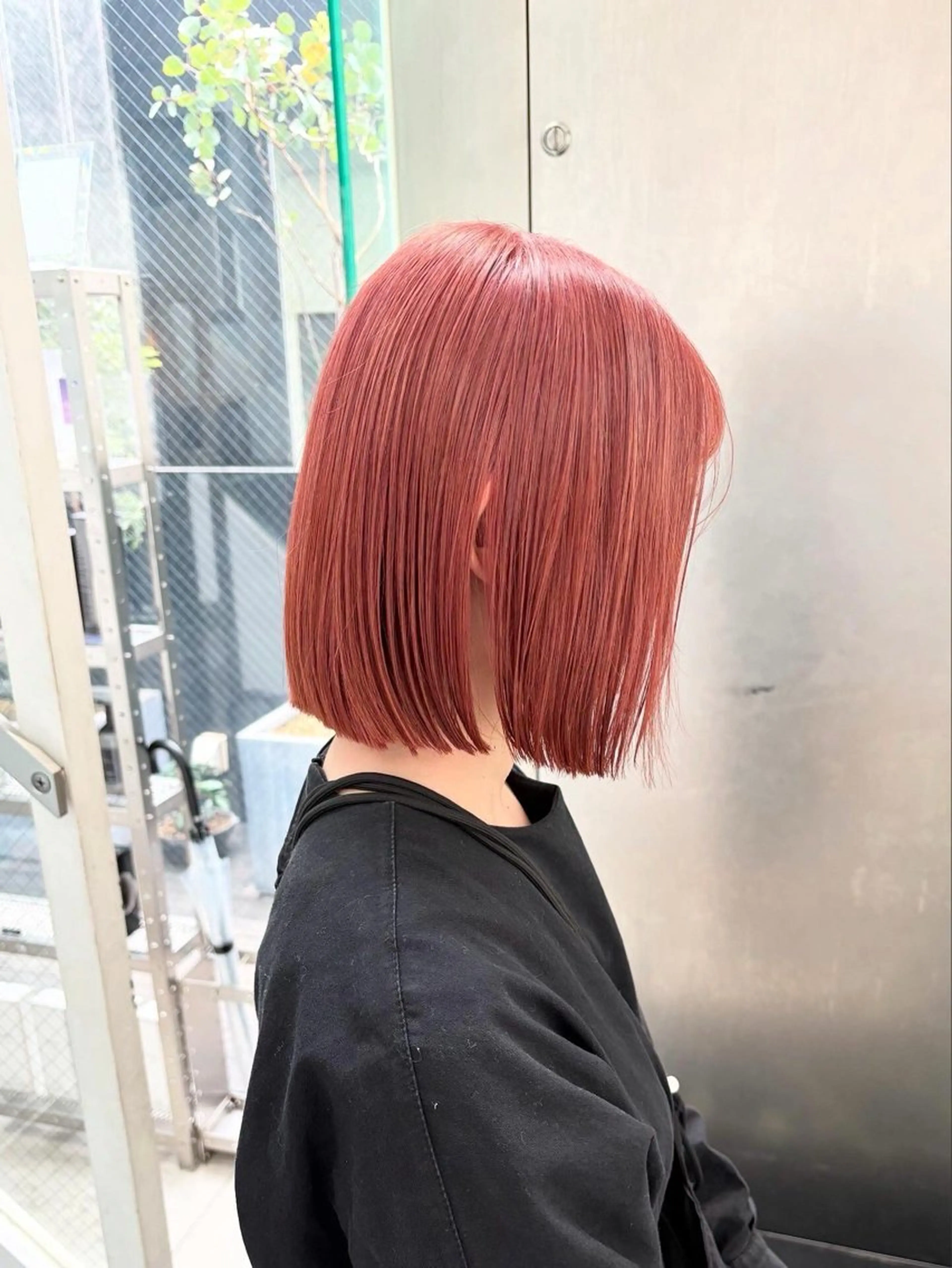 ミディアム カラー 切りっぱなしボブ ブリーチ ダブルカラー ピンクカラー ボブ カット ヘアカラー トリートメント インナーカラー/天神 ブリーチ/吉田のヘアスタイル
