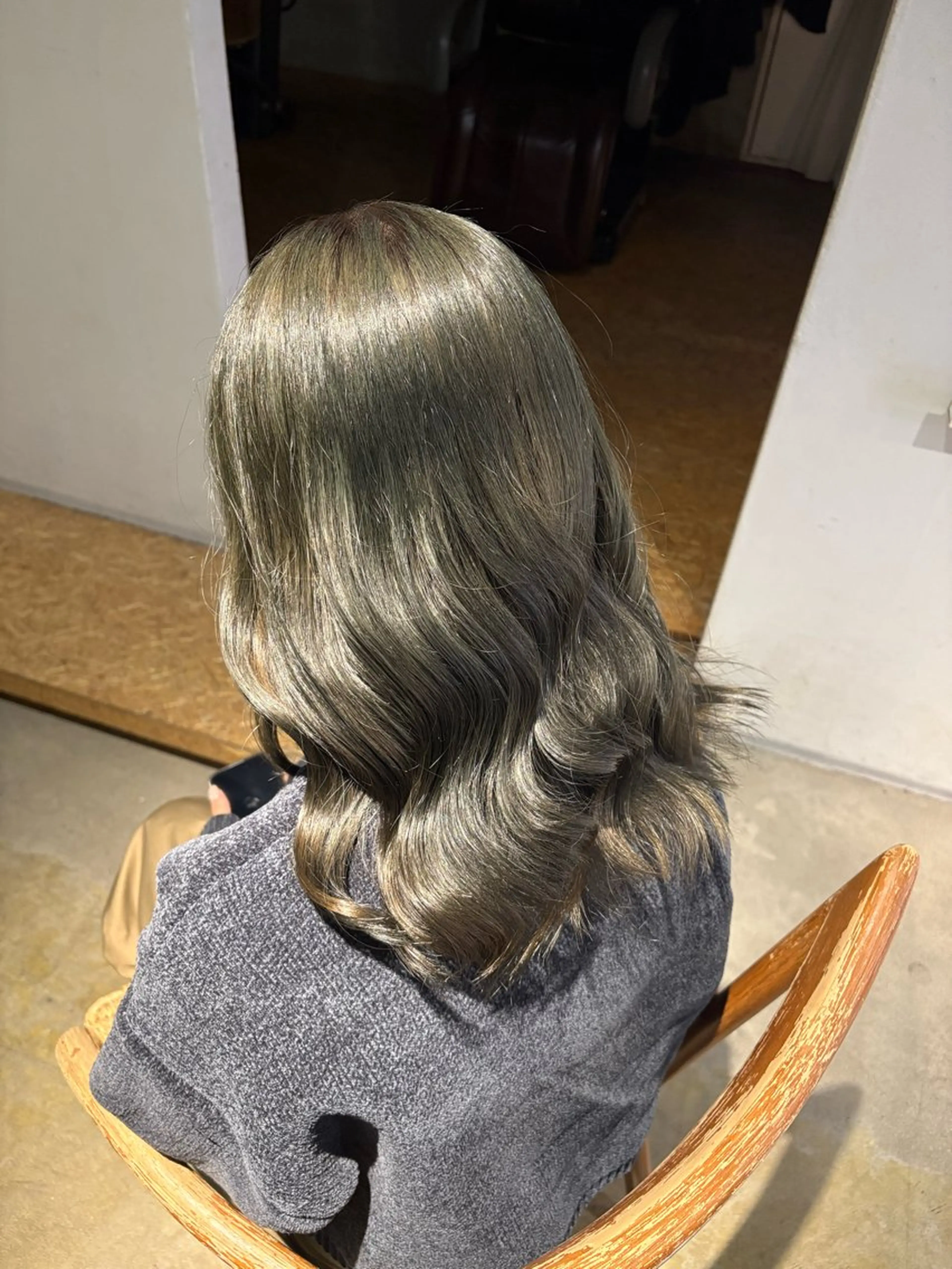 ミディアム カット ヘアカラー まみ/レイヤーカット /暖色カラーのヘアスタイル