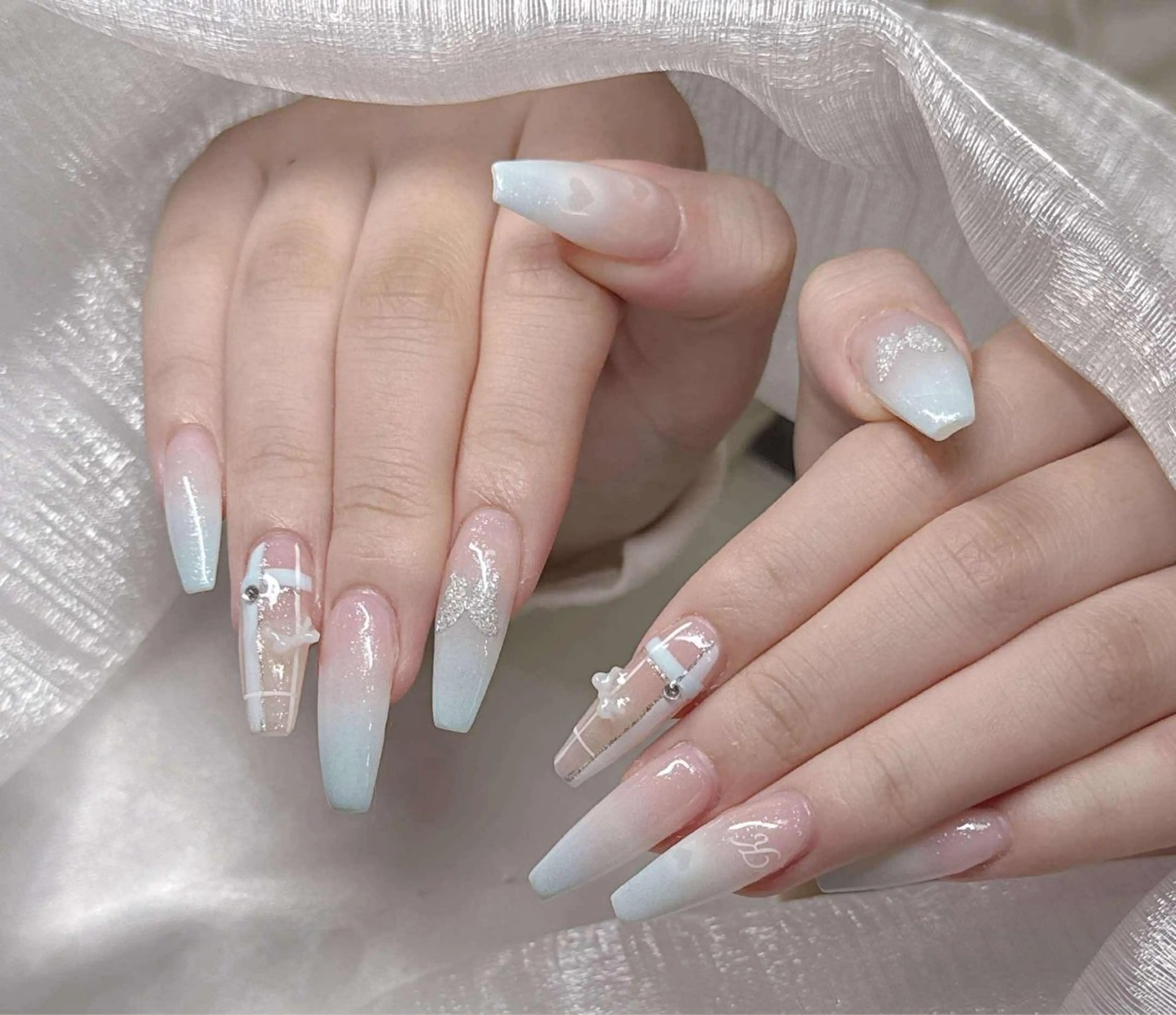 ネイル 長さ出し グラデーション 卒業式 キラキラネイル マグネットネイル ハンドネイル Lee Nailsのネイルデザイン