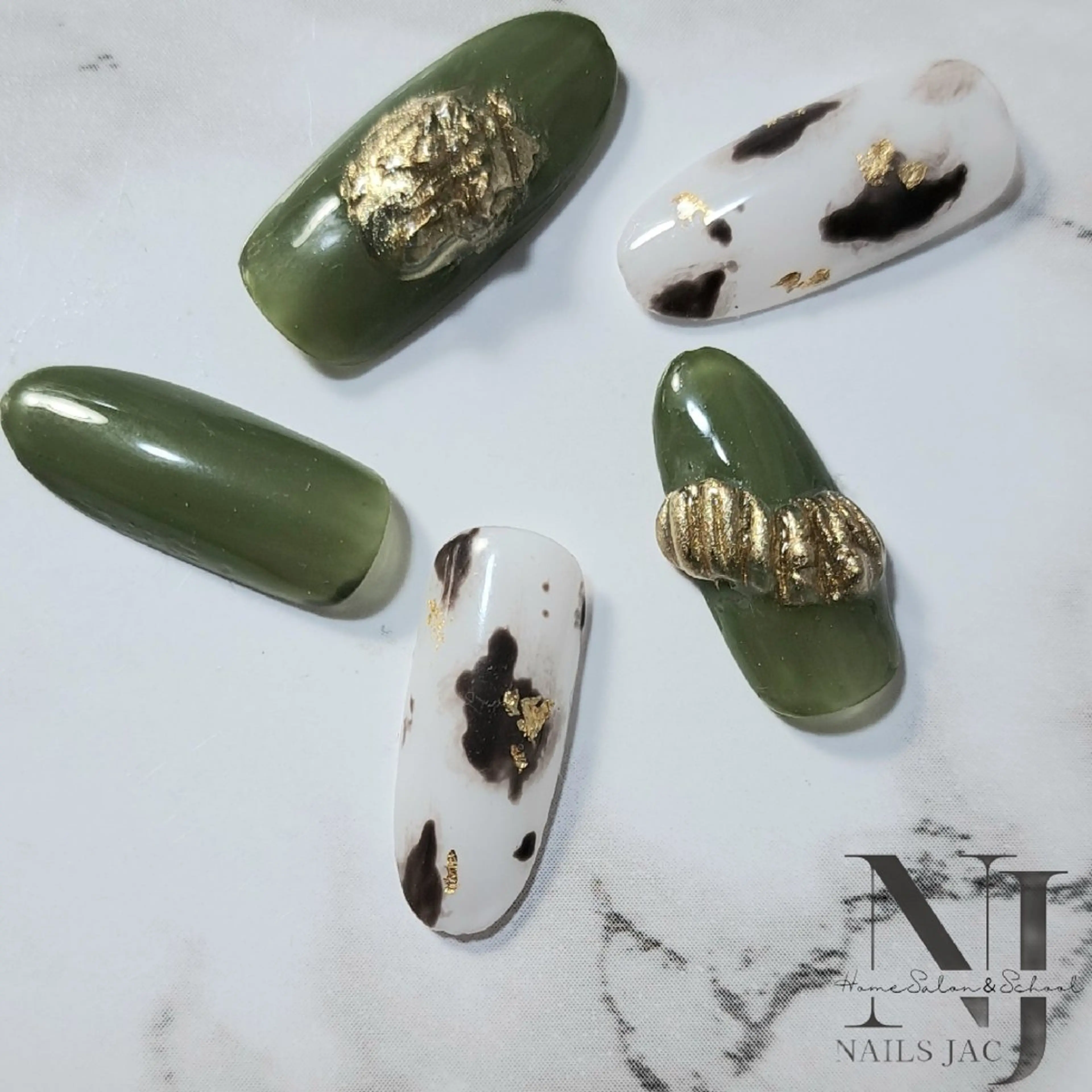 ネイル べっ甲ネイル ホワイト ハンドネイル NAILS JACのネイルデザイン