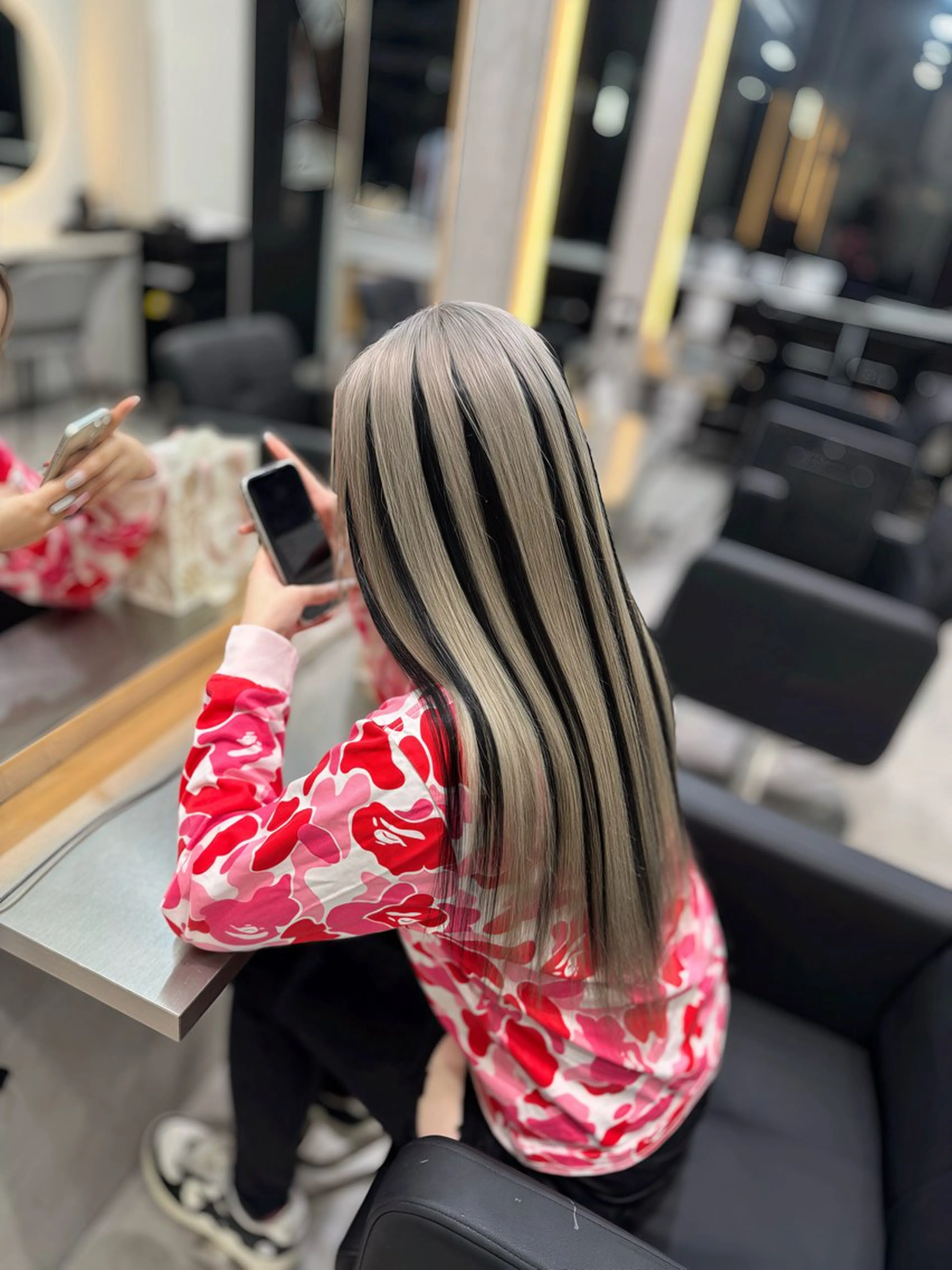 ロング カラー シルバー ホワイトシルバー ヘアカラー ギャルの女神/ Shionのヘアスタイル