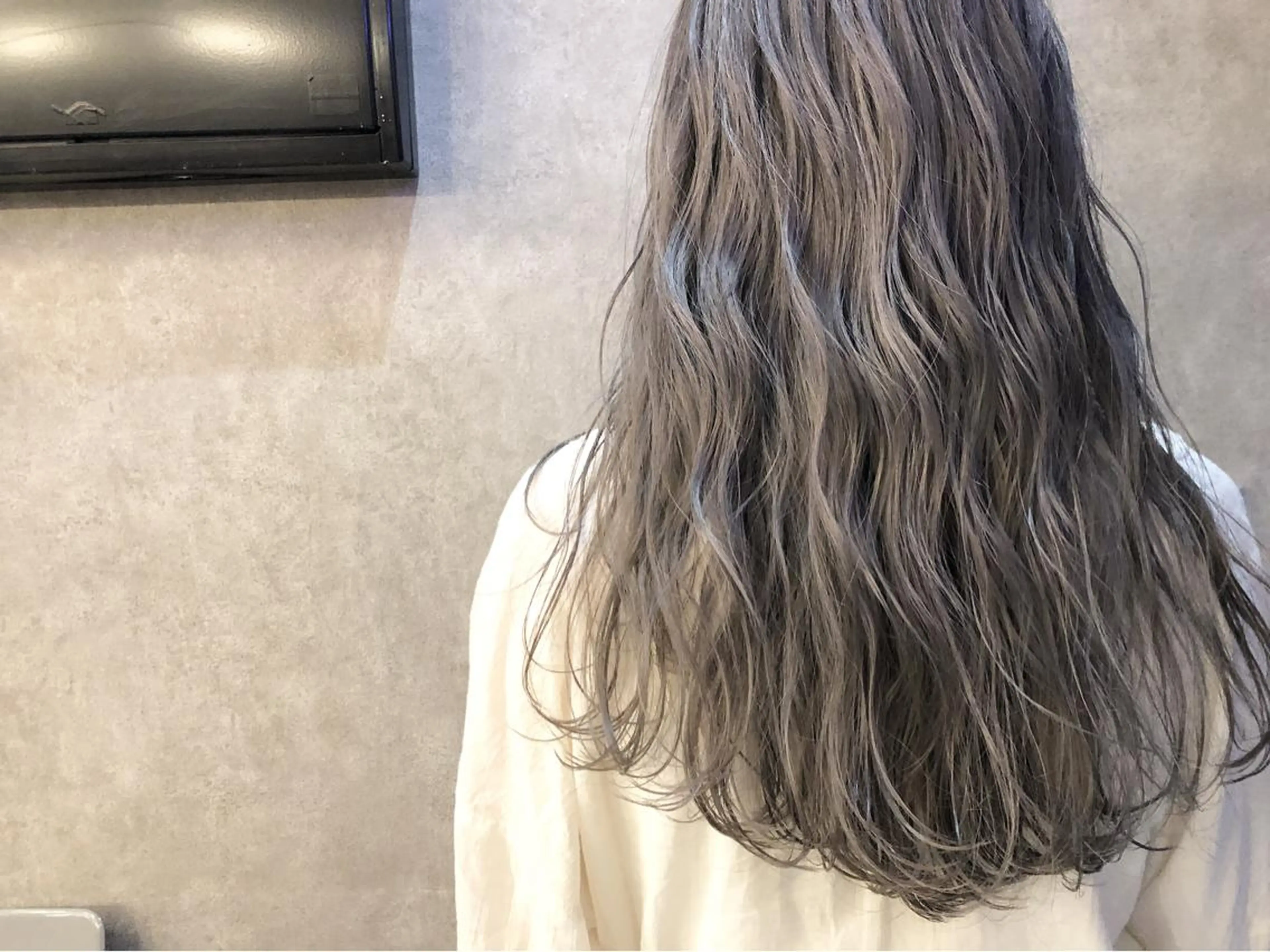 ロング カラー カット ヘアカラー トリートメント 顔周りレイヤー/韓国 ブリーチminamiのヘアスタイル