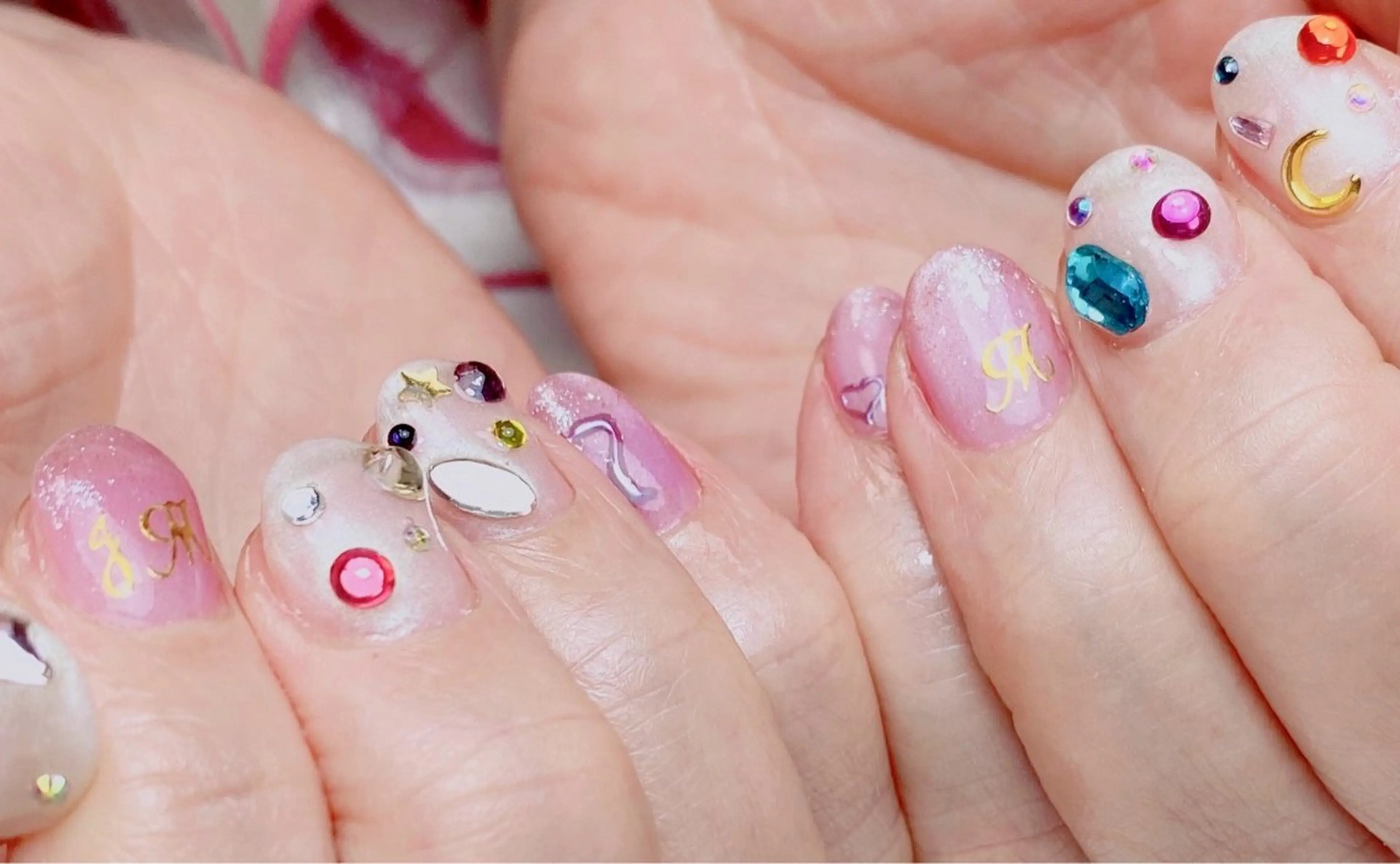 ネイル 持ち込み ストーンネイル ハンドネイル Nail Salon K 🧸美爪育成のネイルデザイン