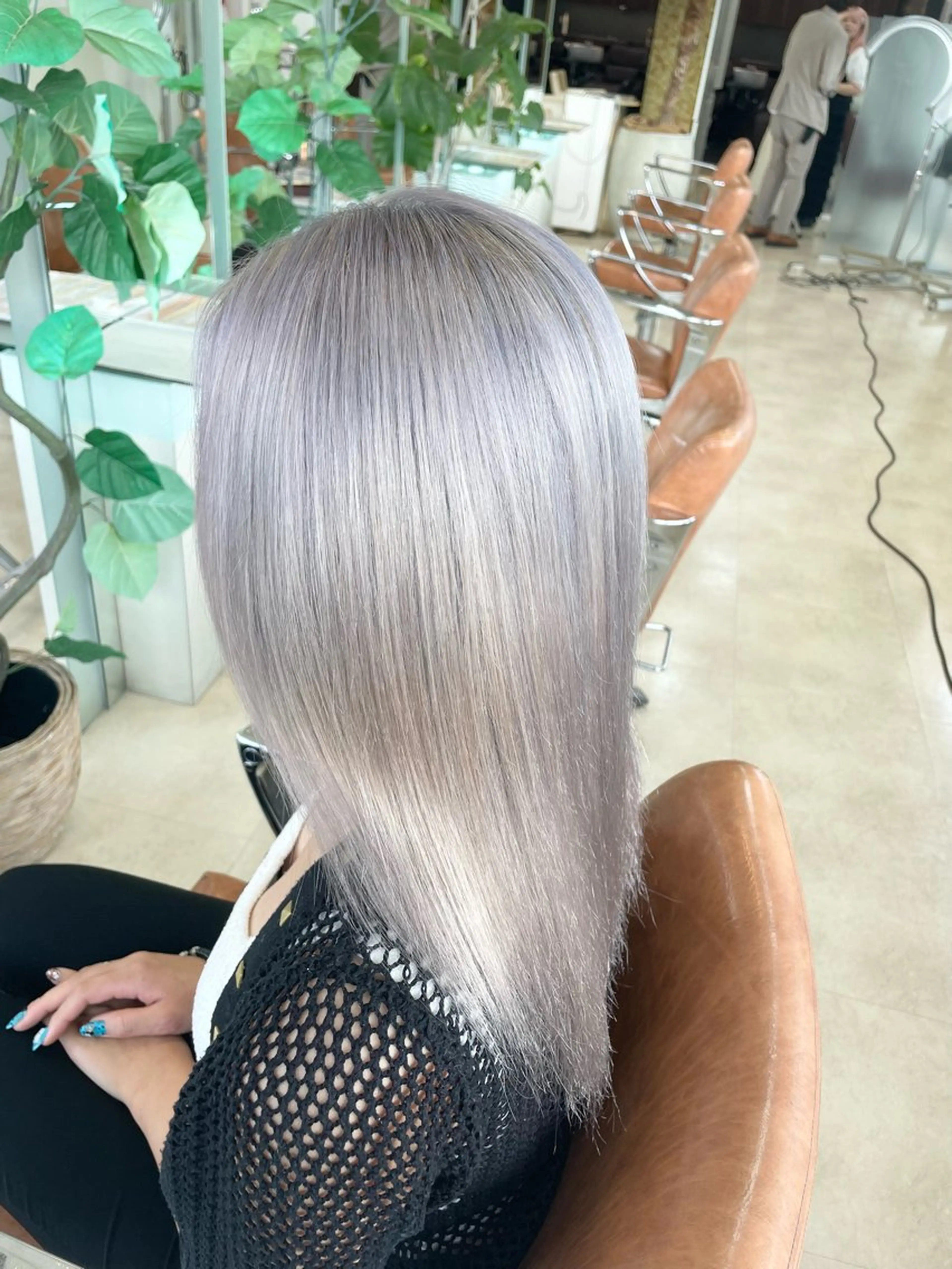 セミロング カラー ハイトーンカラー chic channel伊藤のヘアスタイル