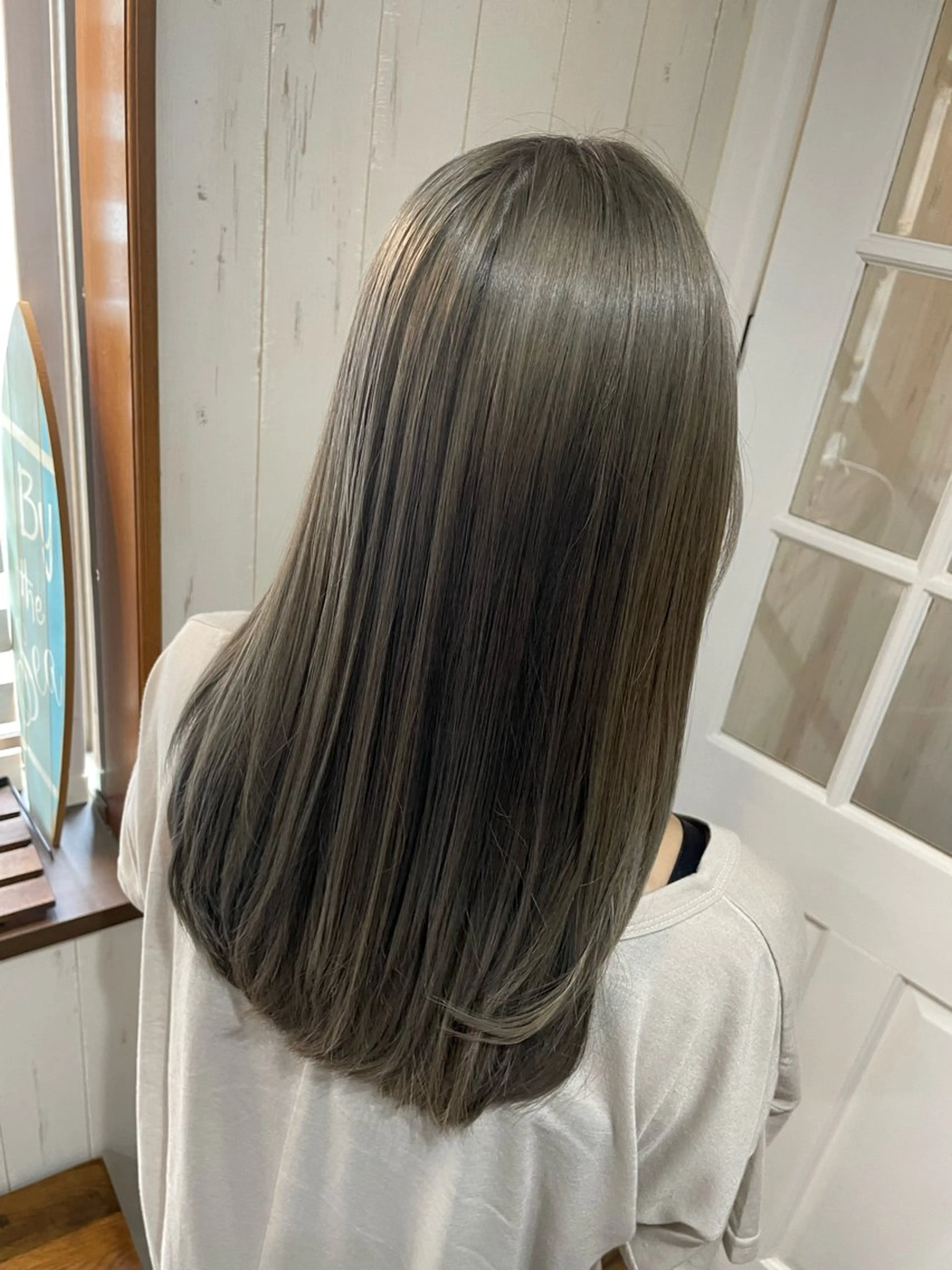 セミロング カラー ブリーチ ケアブリーチ グレージュ 西川 敏夫のヘアスタイル