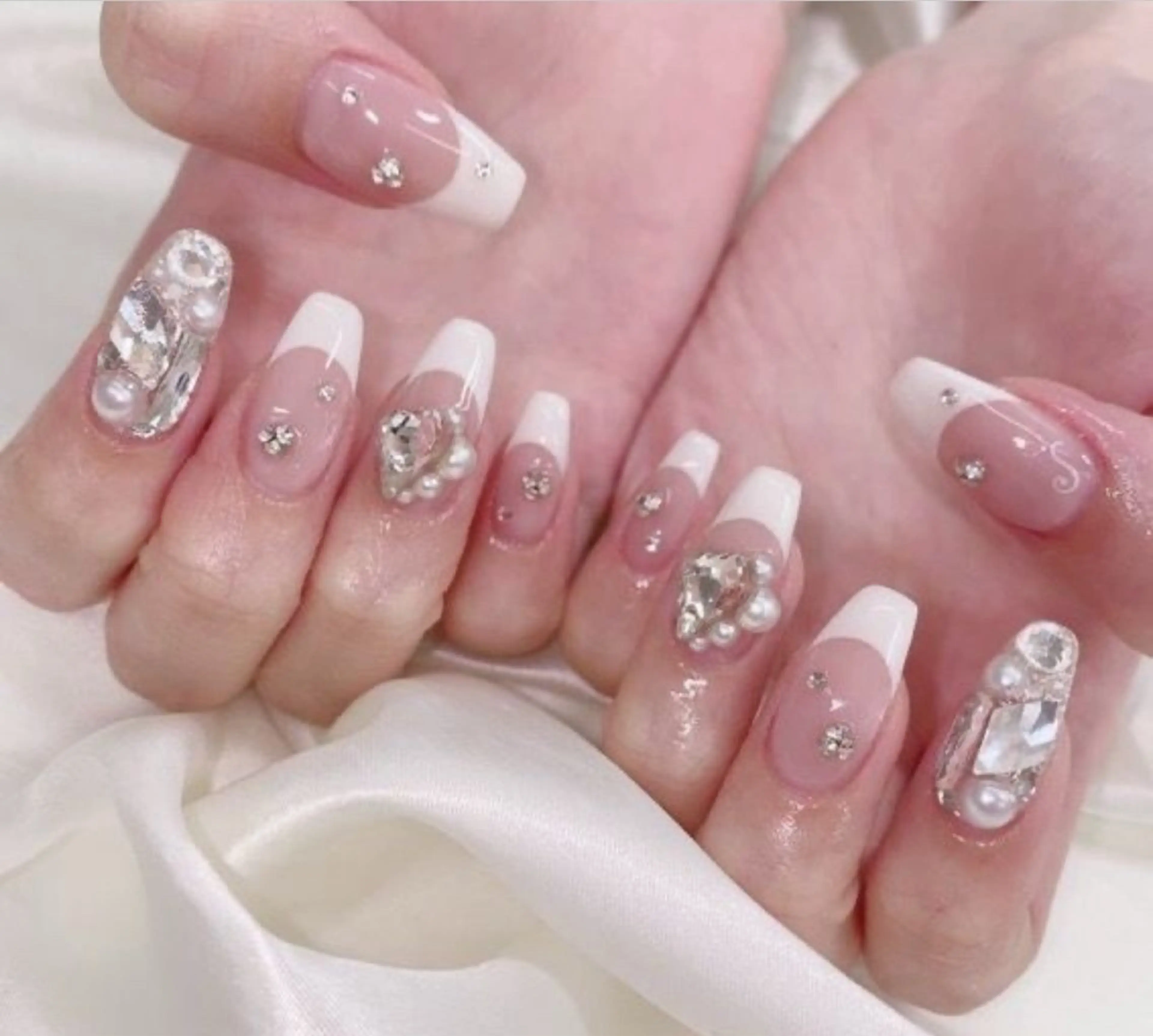 ネイル オーロラネイル クリアネイル フラッシュネイル ジェルネイル グラデーション ハンドネイル Amee Nail Salonのネイルデザイン