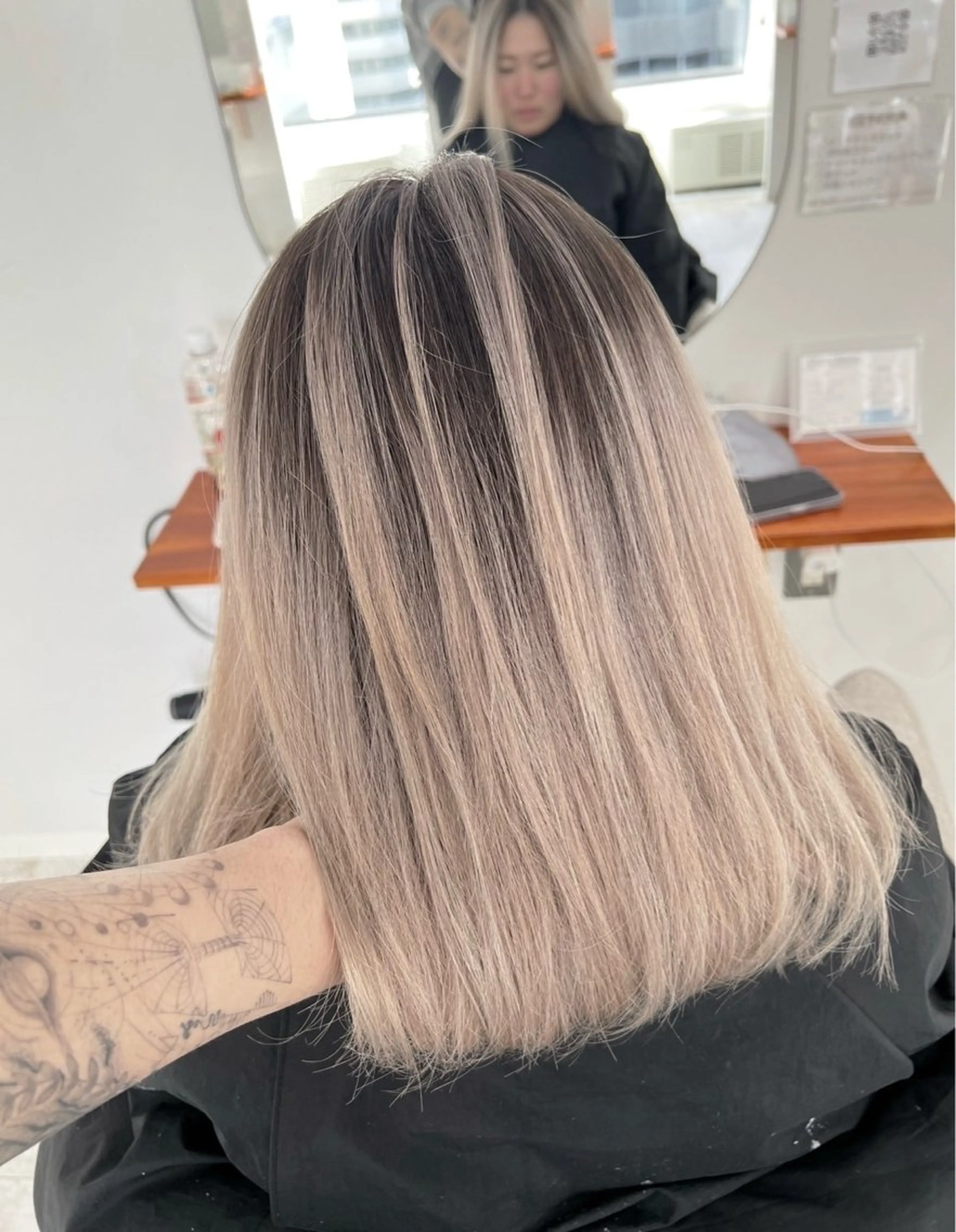 ミディアム カラー バレイヤージュ ベージュカラー ホワイトベージュ レイヤーカット ヘアカラー トリートメント 指名数No.1 /NAOYAのヘアスタイル