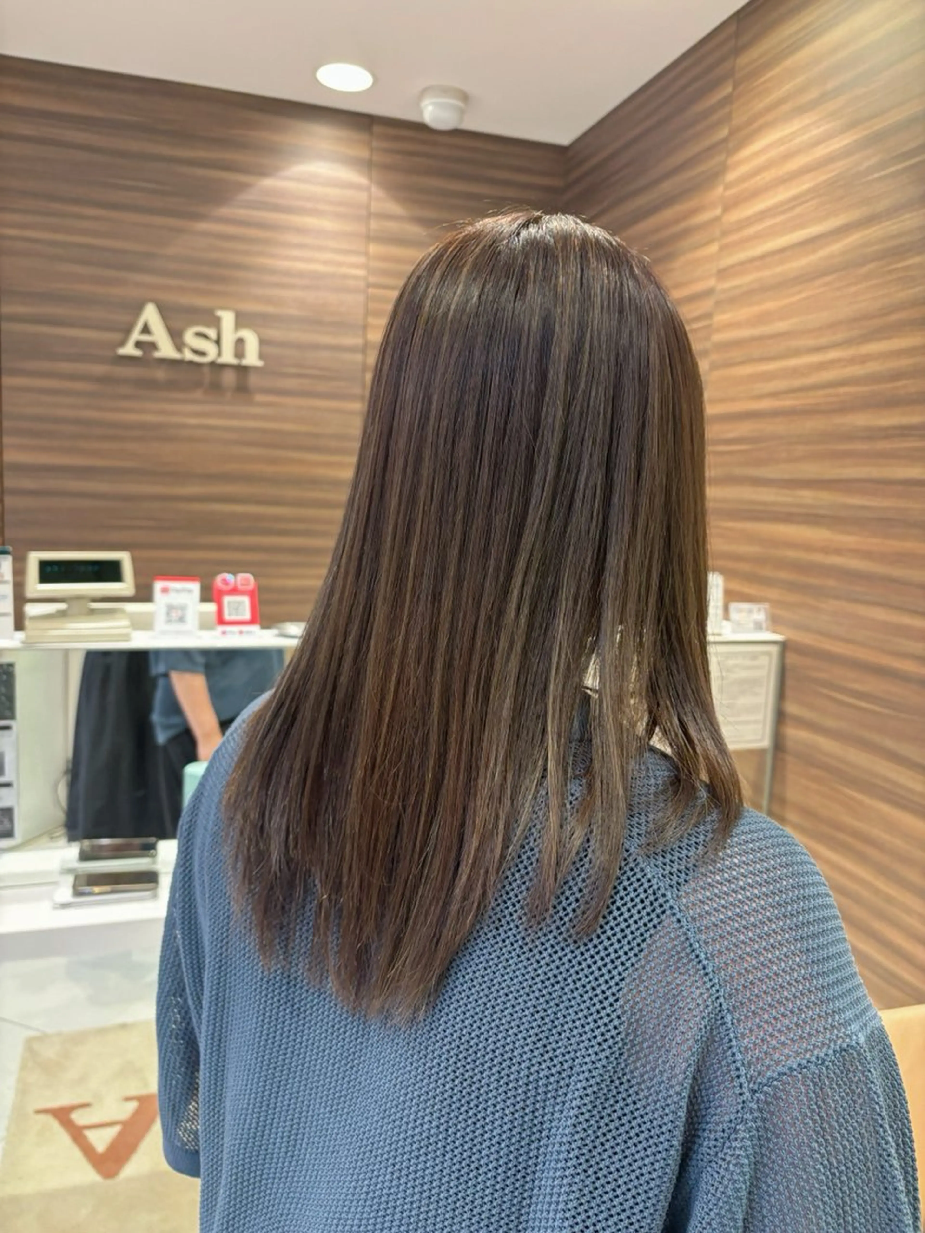 セミロング カラー ヘアカラー ハイトーンカラー☁️ 西條 楓花のヘアスタイル