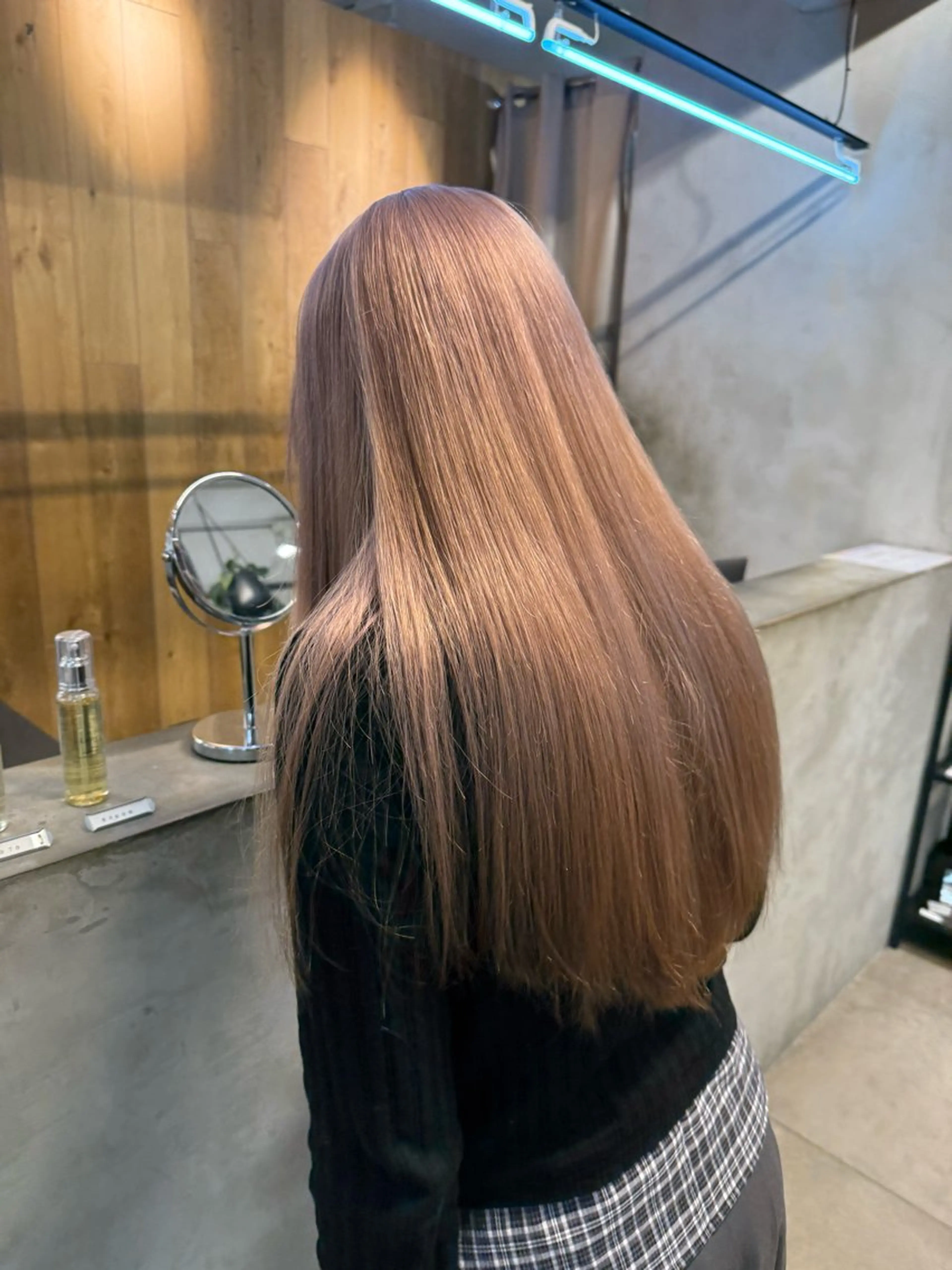 ロング カラー ミルクティー× グレージュMOMOのヘアスタイル