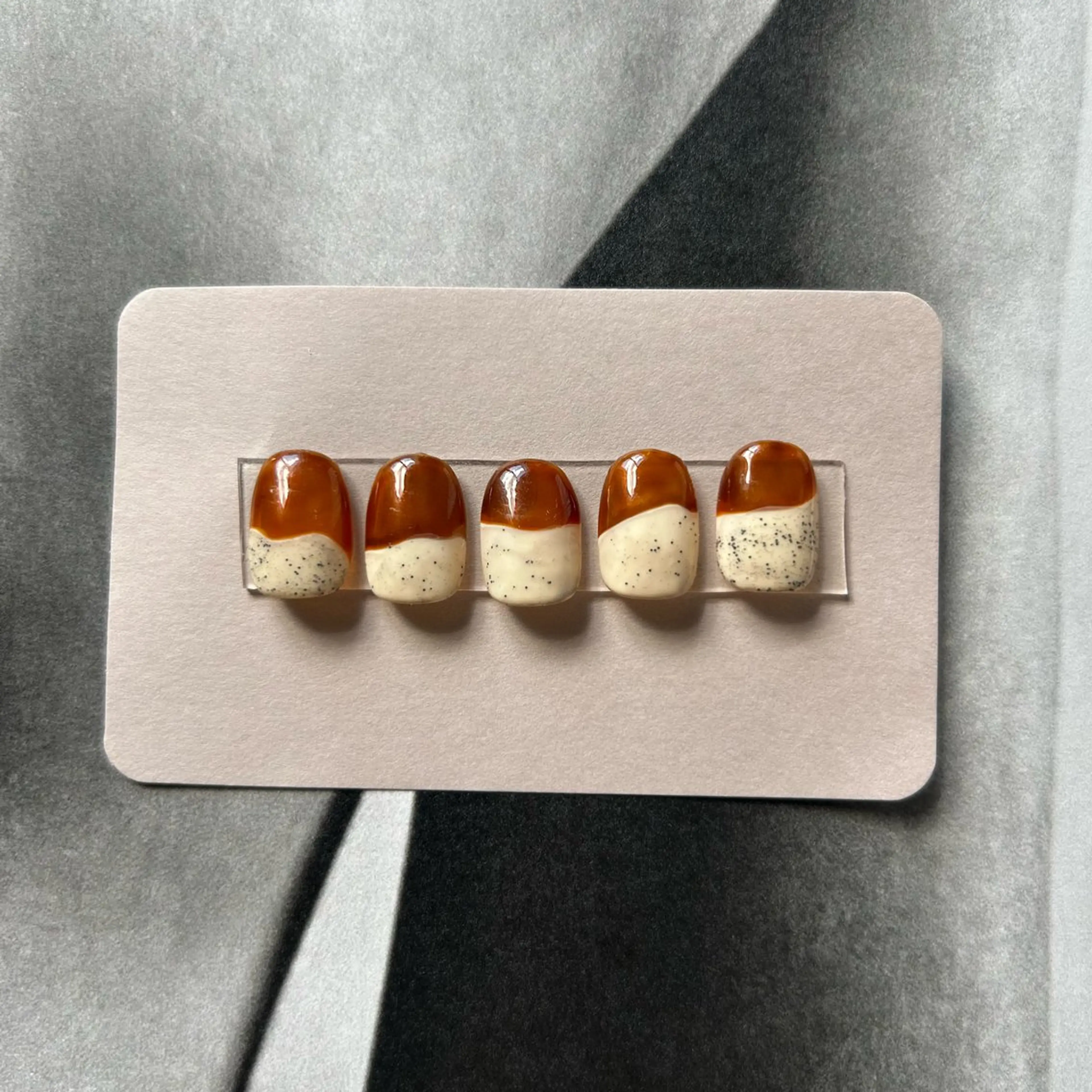 ネイル シンプルネイル née高橋 梨菜のネイルデザイン