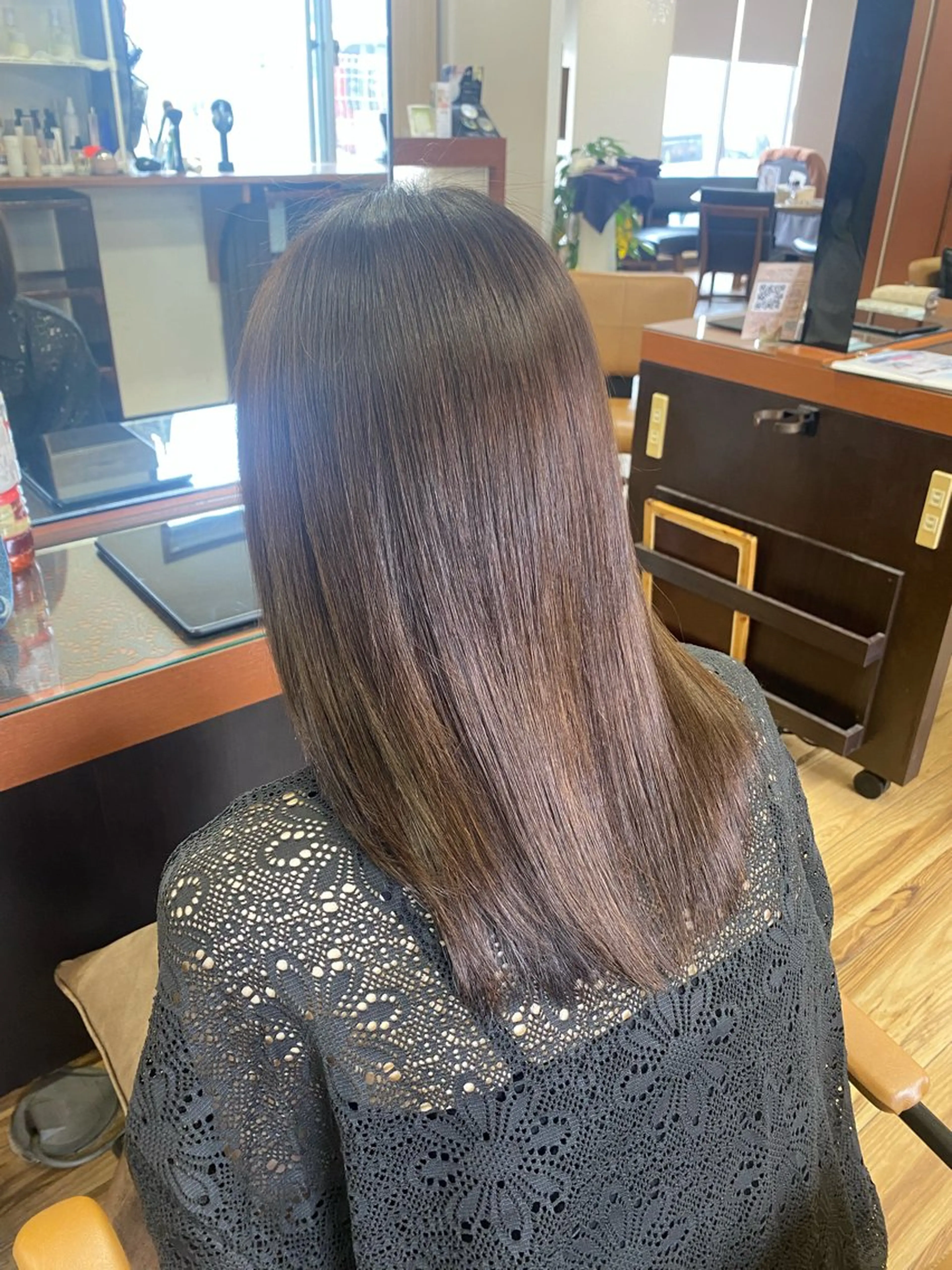 ミディアム カラー カット パーマ スー 髪質改善 レイヤーのヘアスタイル