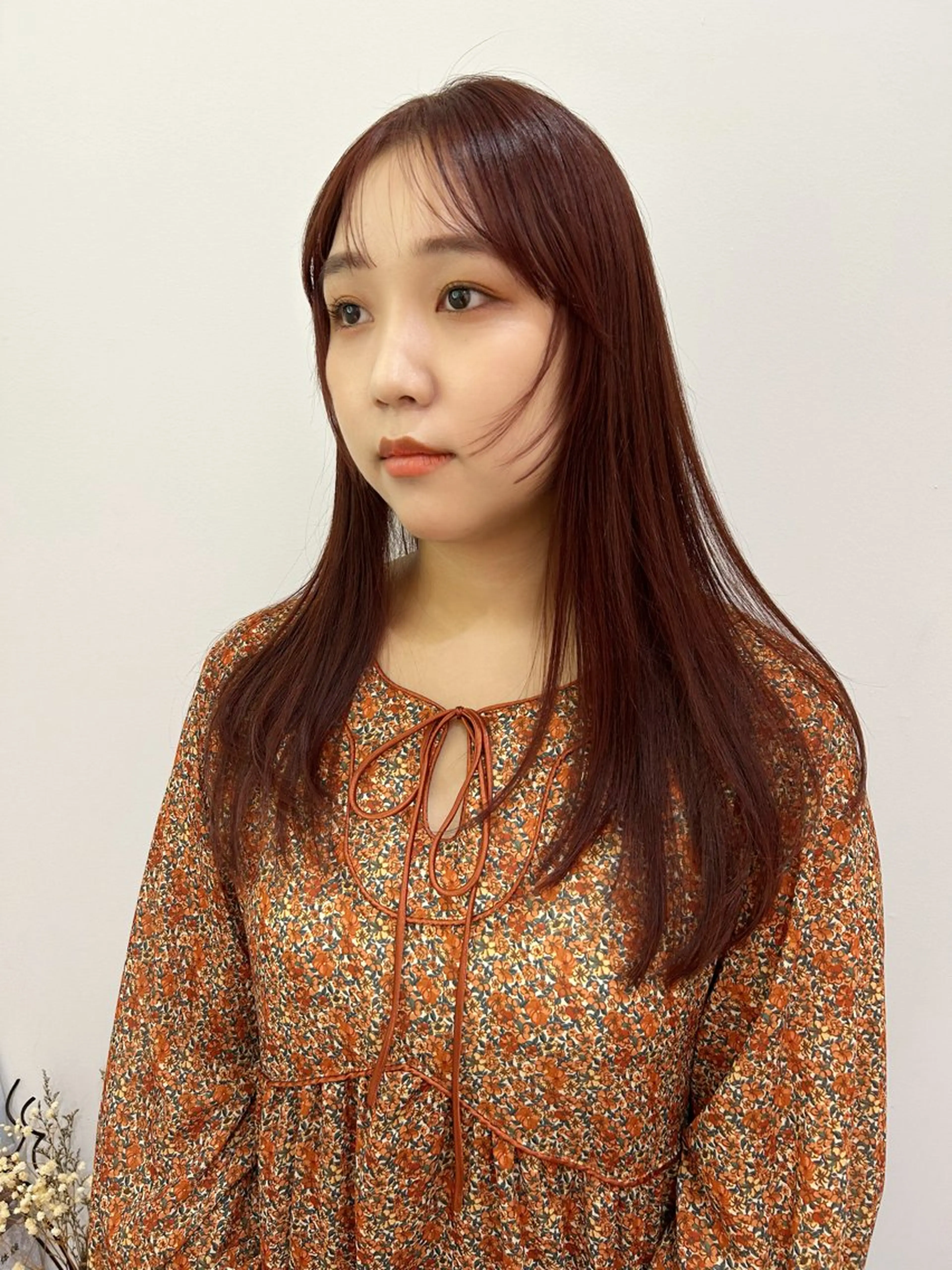 セミロング カラー ボルドーカラー 顔まわりレイヤー レイヤーカット カット ヘアカラー 髪質改善/レイヤー/ お顔まわり/Ami.のヘアスタイル