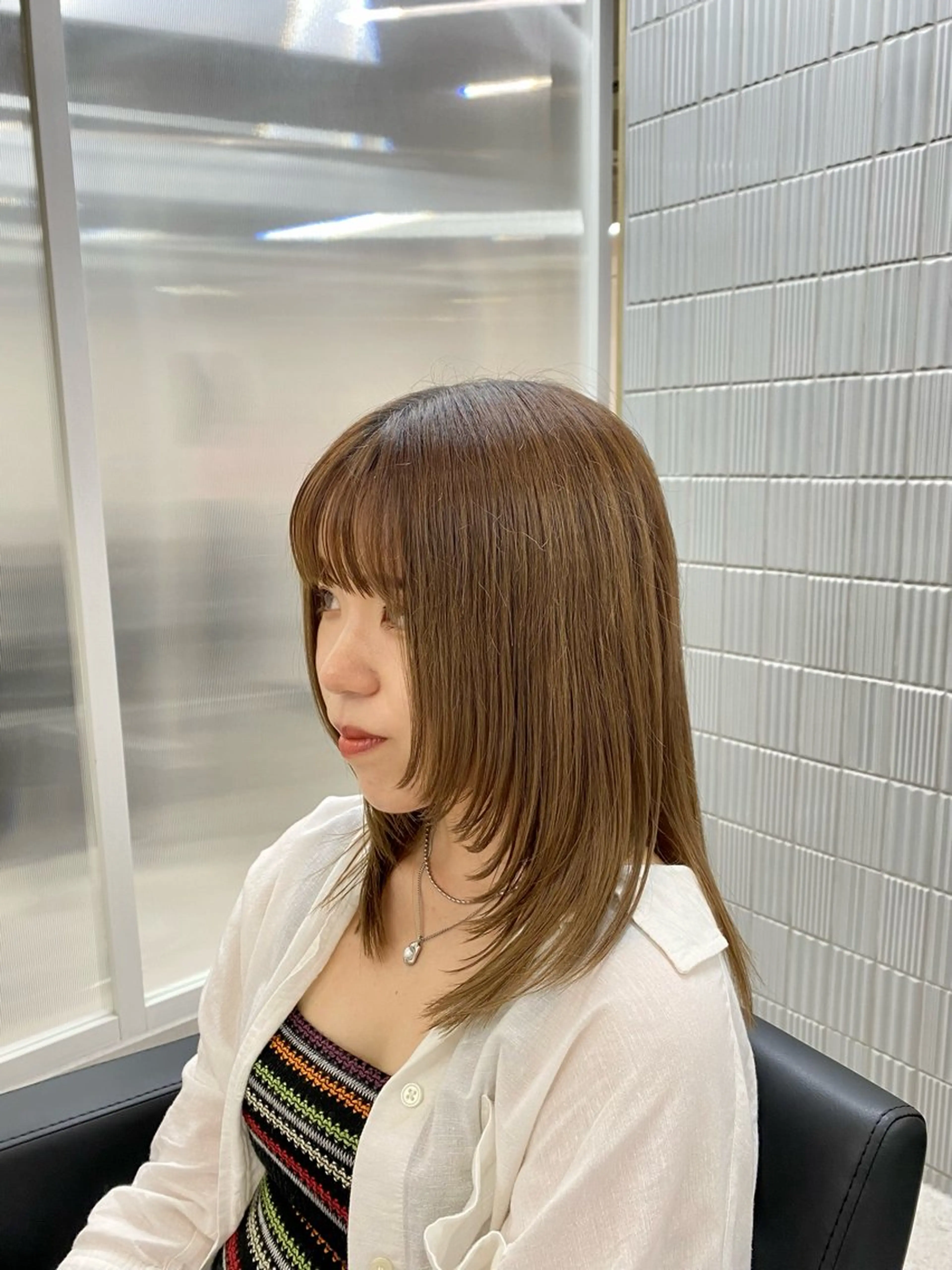 ミディアム 顔まわりレイヤー レイヤーカット シースルーバング 小顔カット カット ヘアカラー 韓国🇰🇷艶髪 ケアカラーSHURIのヘアスタイル