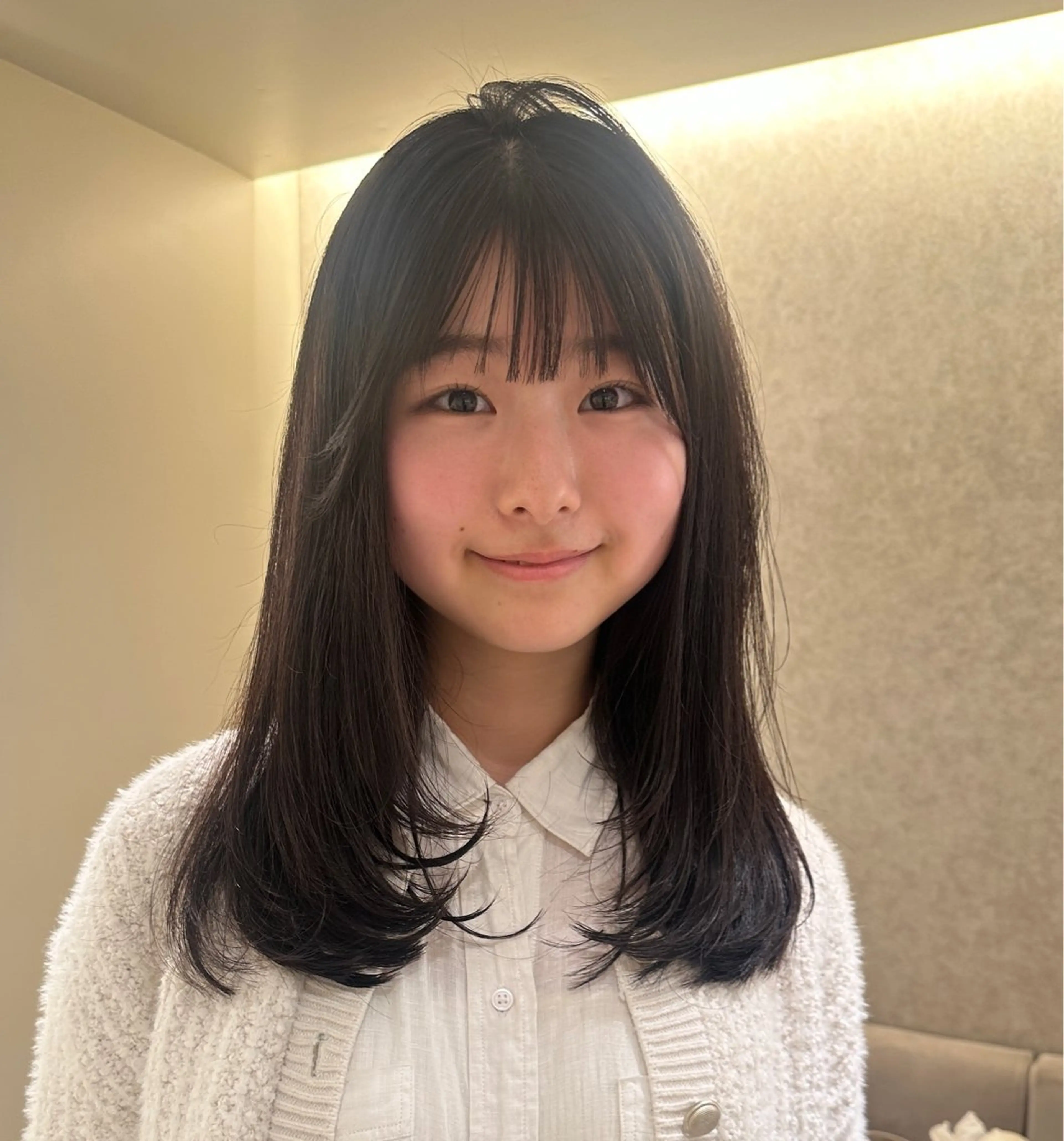 セミロング レイヤーカット カット 金ウンス 髪質改善カラーのヘアスタイル