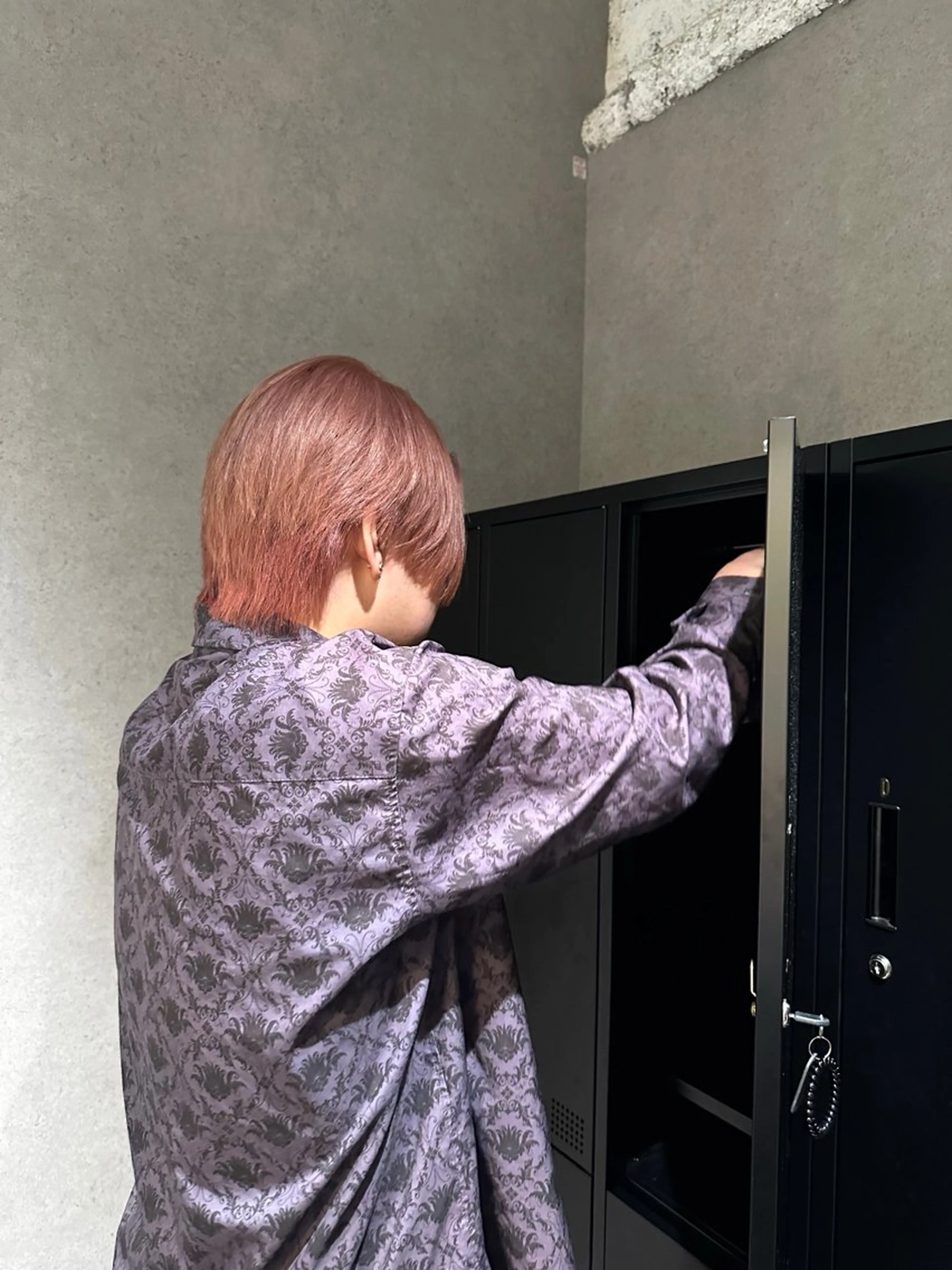 カラー メンズ ベージュカラー ピンクカラー ピンクベージュ カット ヘアカラー ブリーチカラー/ ベージュ/SARAのヘアスタイル