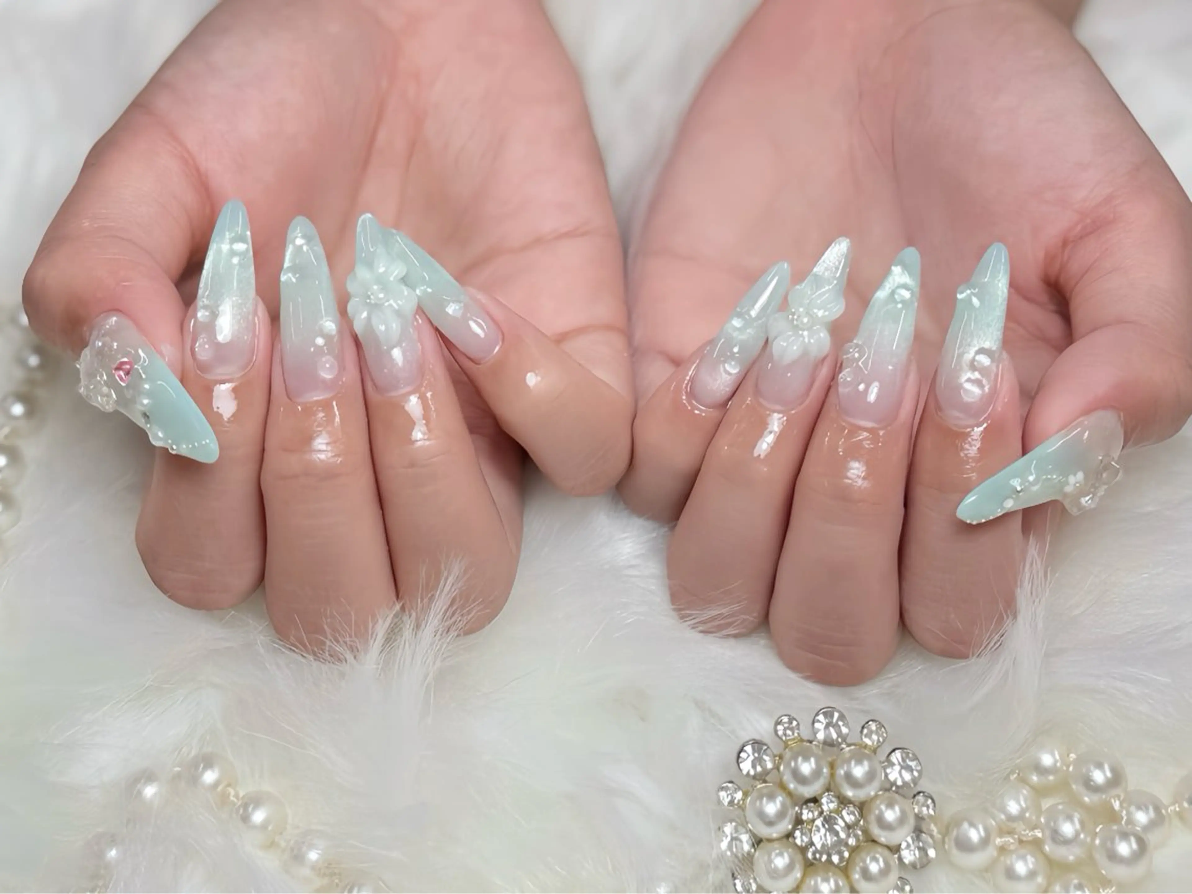 ネイル オーロラネイル チークネイル 桜ネイル クリアネイル ドット ハンドネイル Rin Nail 新大久保店のネイルデザイン