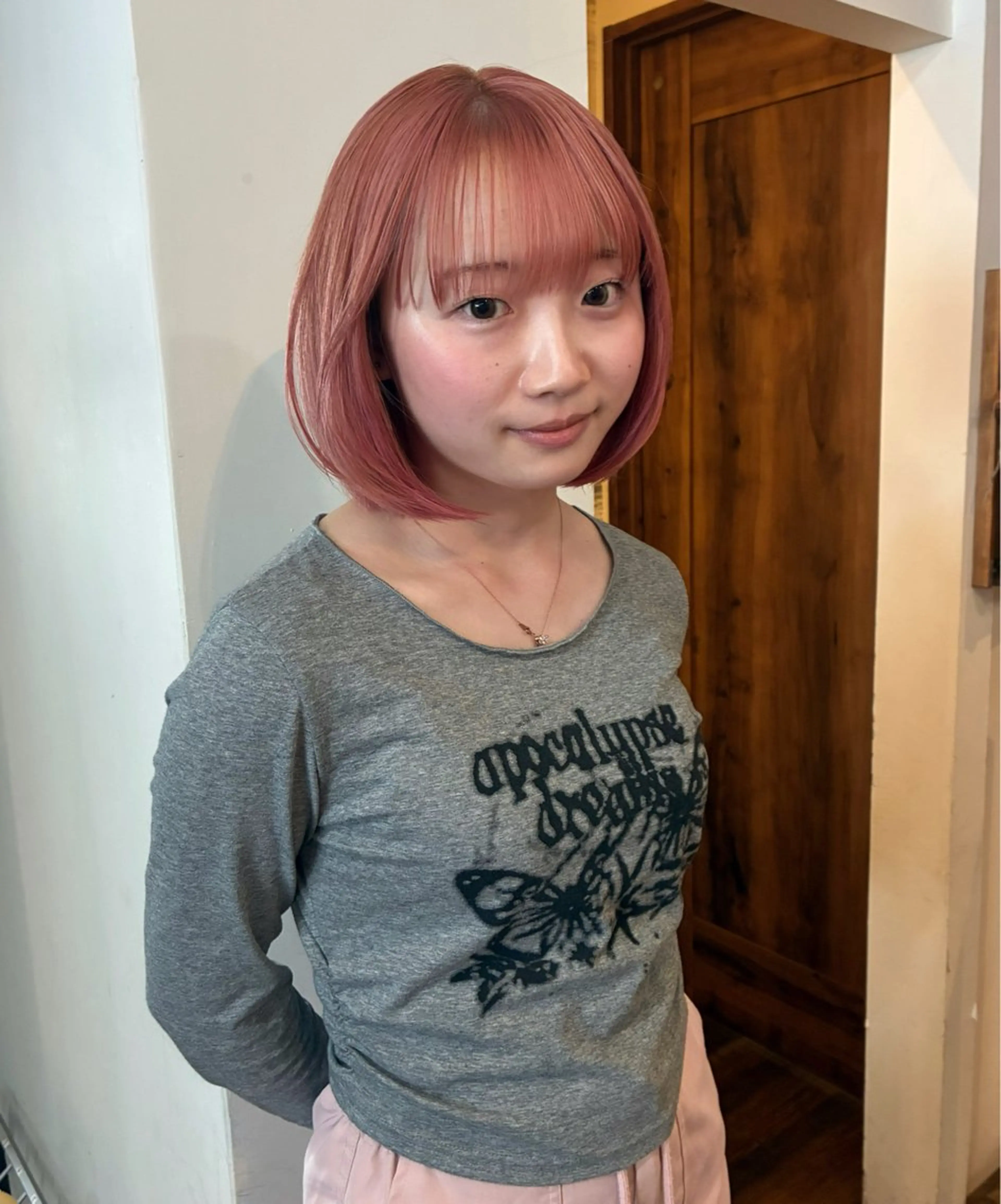 ショート ヘアカラー nacoハイトーン ベージュ🤍のヘアスタイル