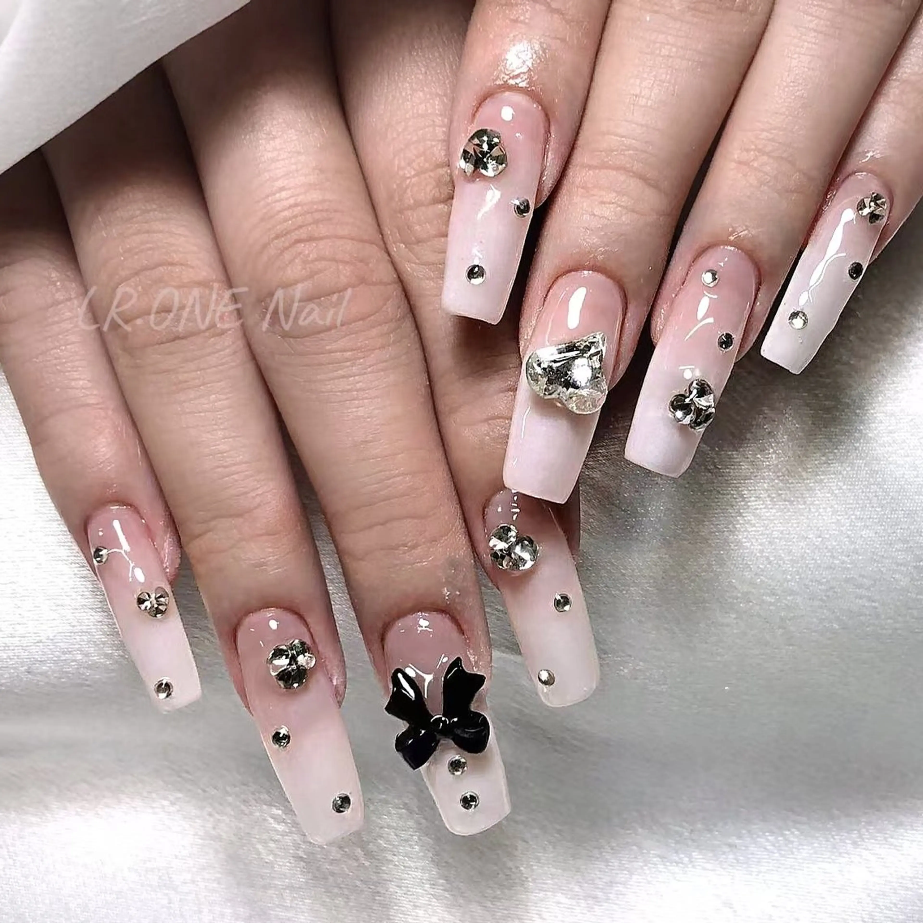 ネイル ハンドネイル LR.ONE ヨウのネイルデザイン