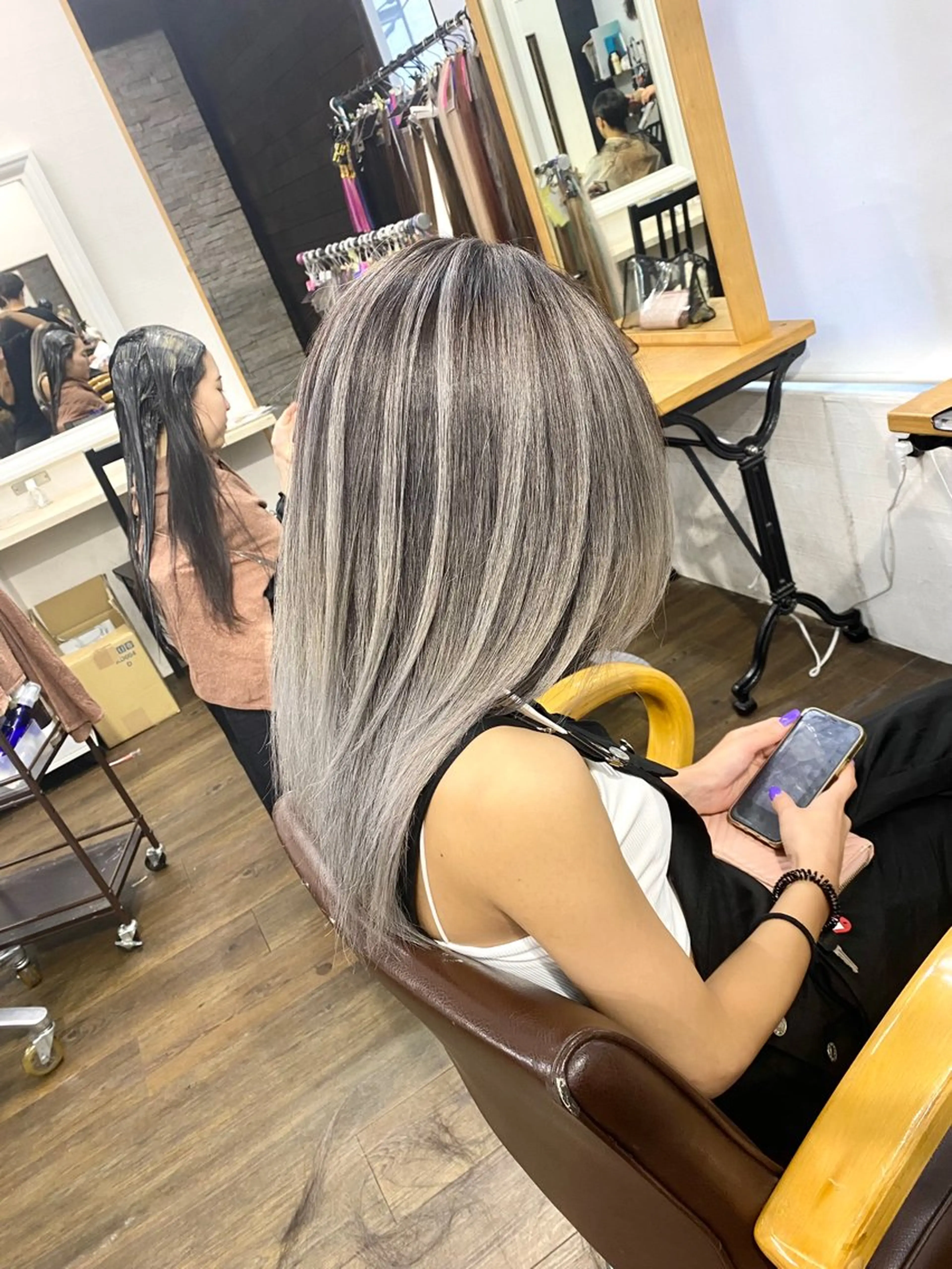 セミロング ブリーチカラー特化 U-topia小島のヘアスタイル