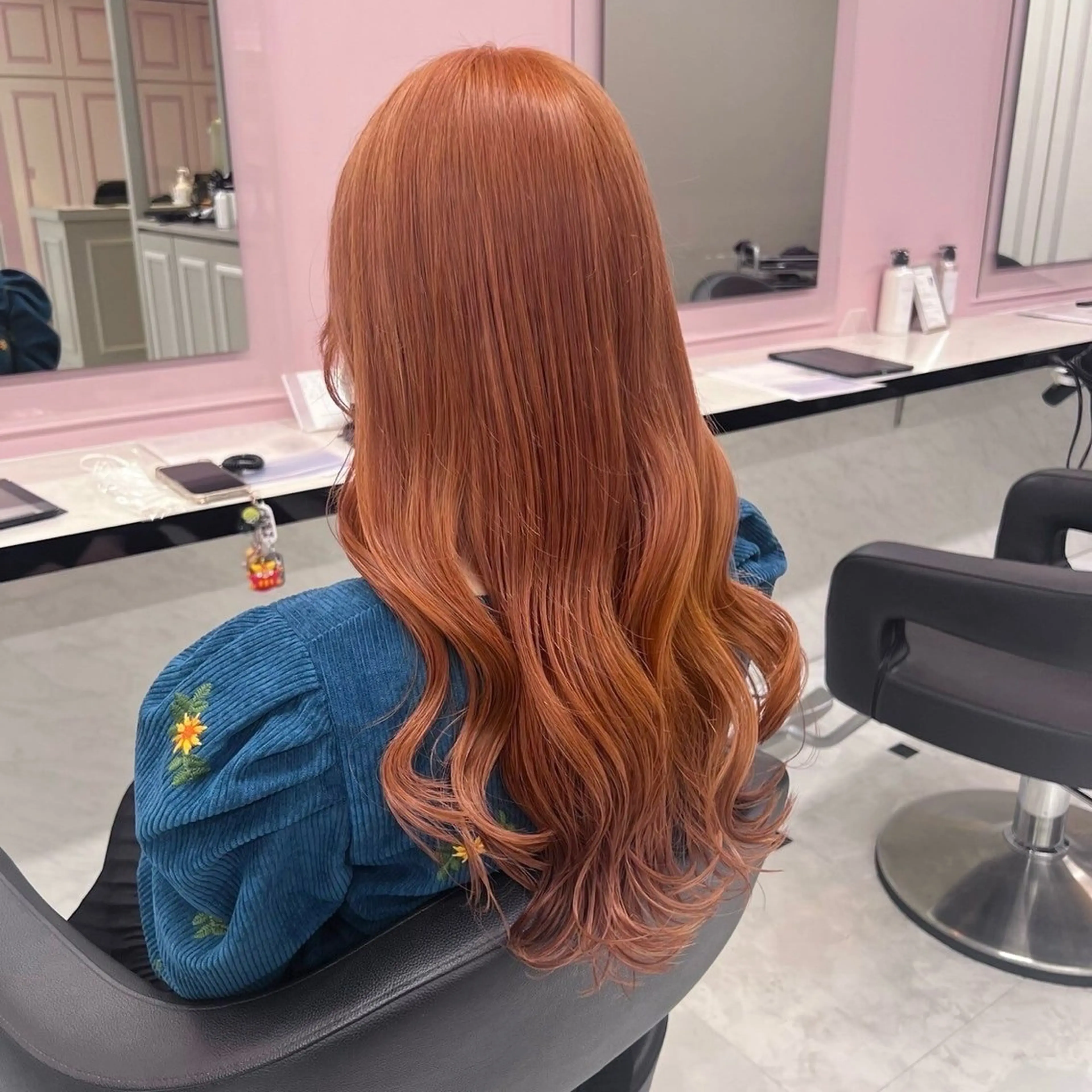 ロング カラー オレンジ届けます🦊 HARUNEのヘアスタイル