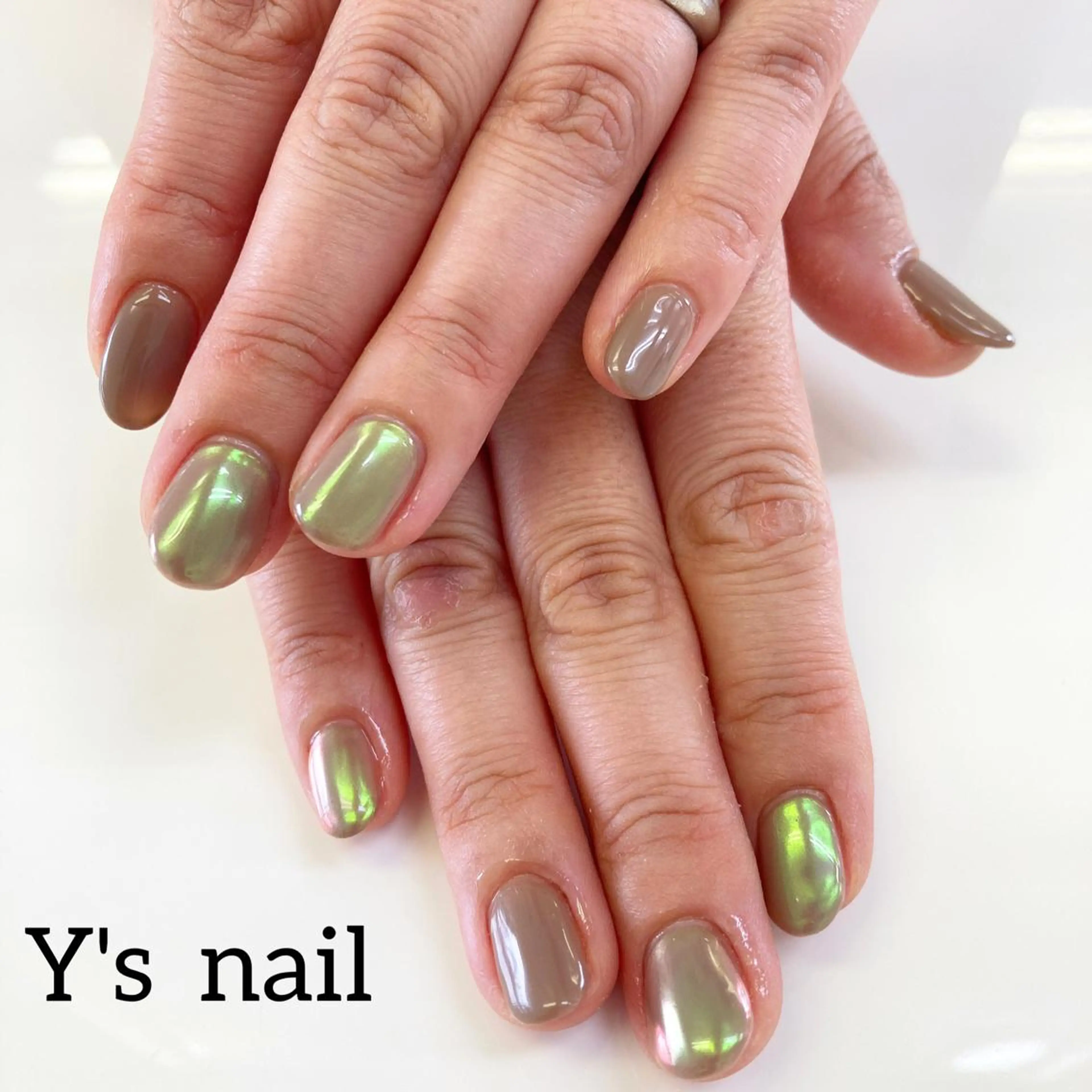 ネイル オーロラネイル ワンカラーネイル 手書きが得意🖌️ Y’s  nailのネイルデザイン