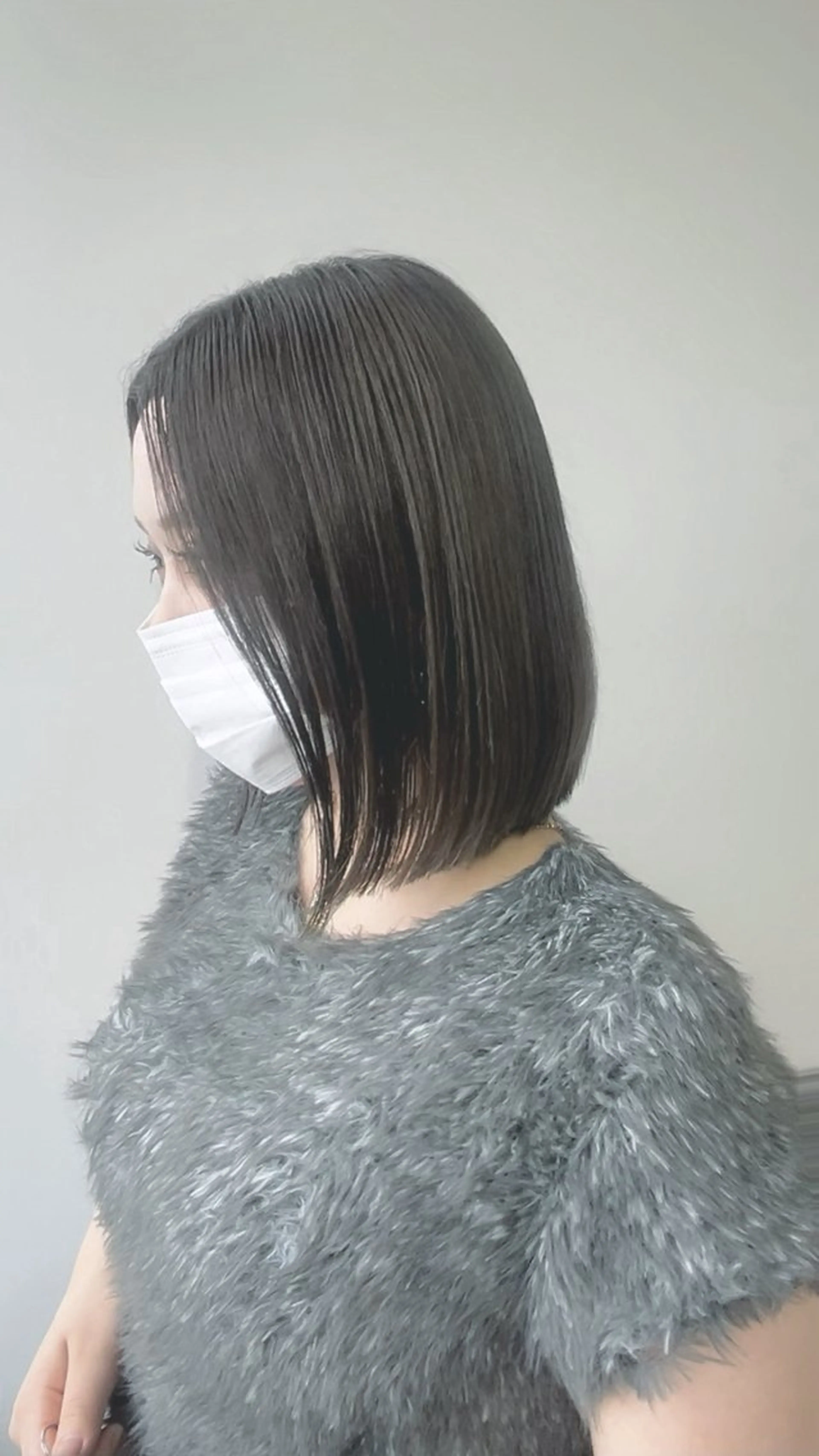 カラー ブリーチ グレージュ ニトウ レイナのヘアスタイル