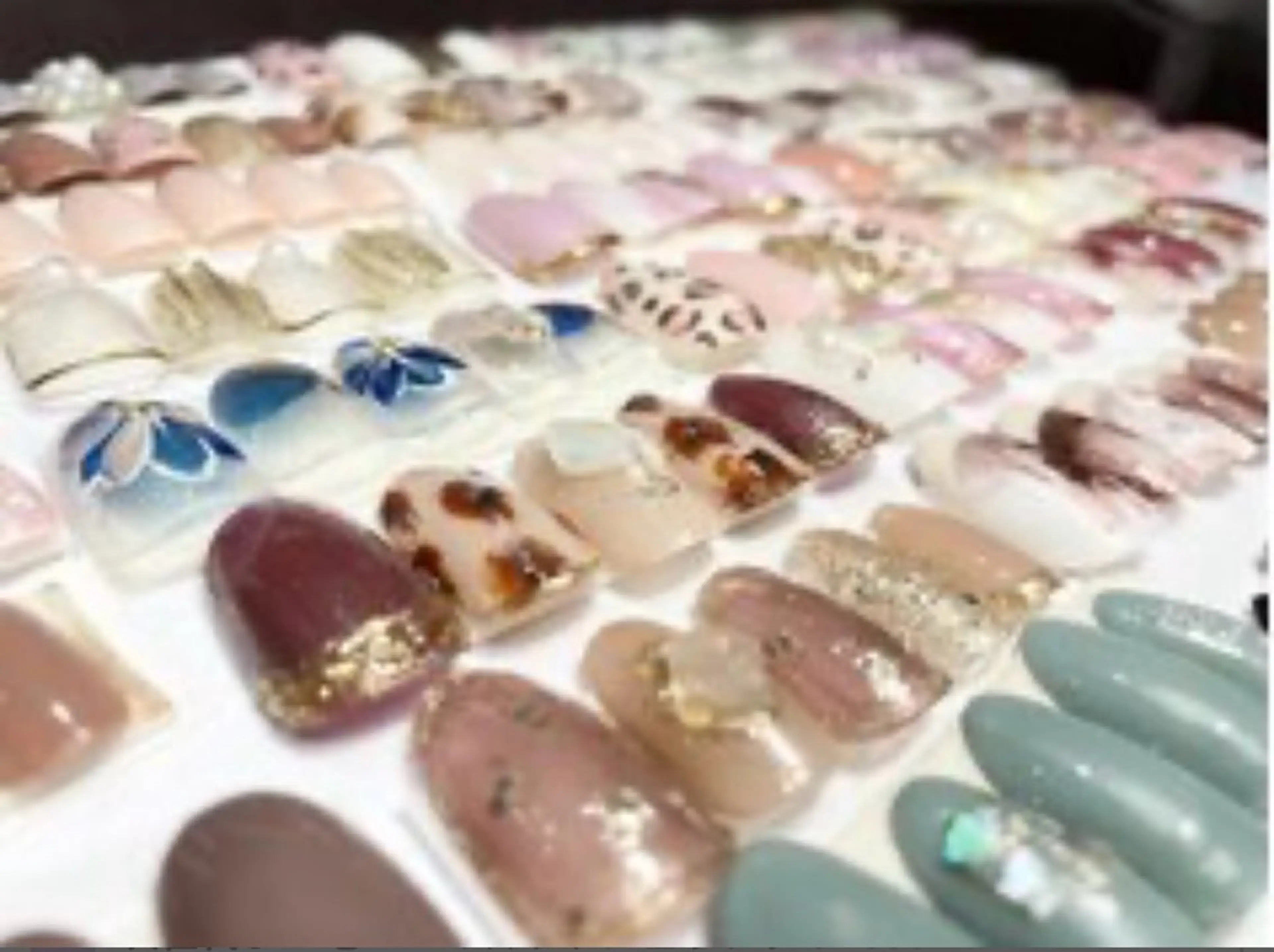 ネイル 持ち込み Nest 岩崎のネイルデザイン